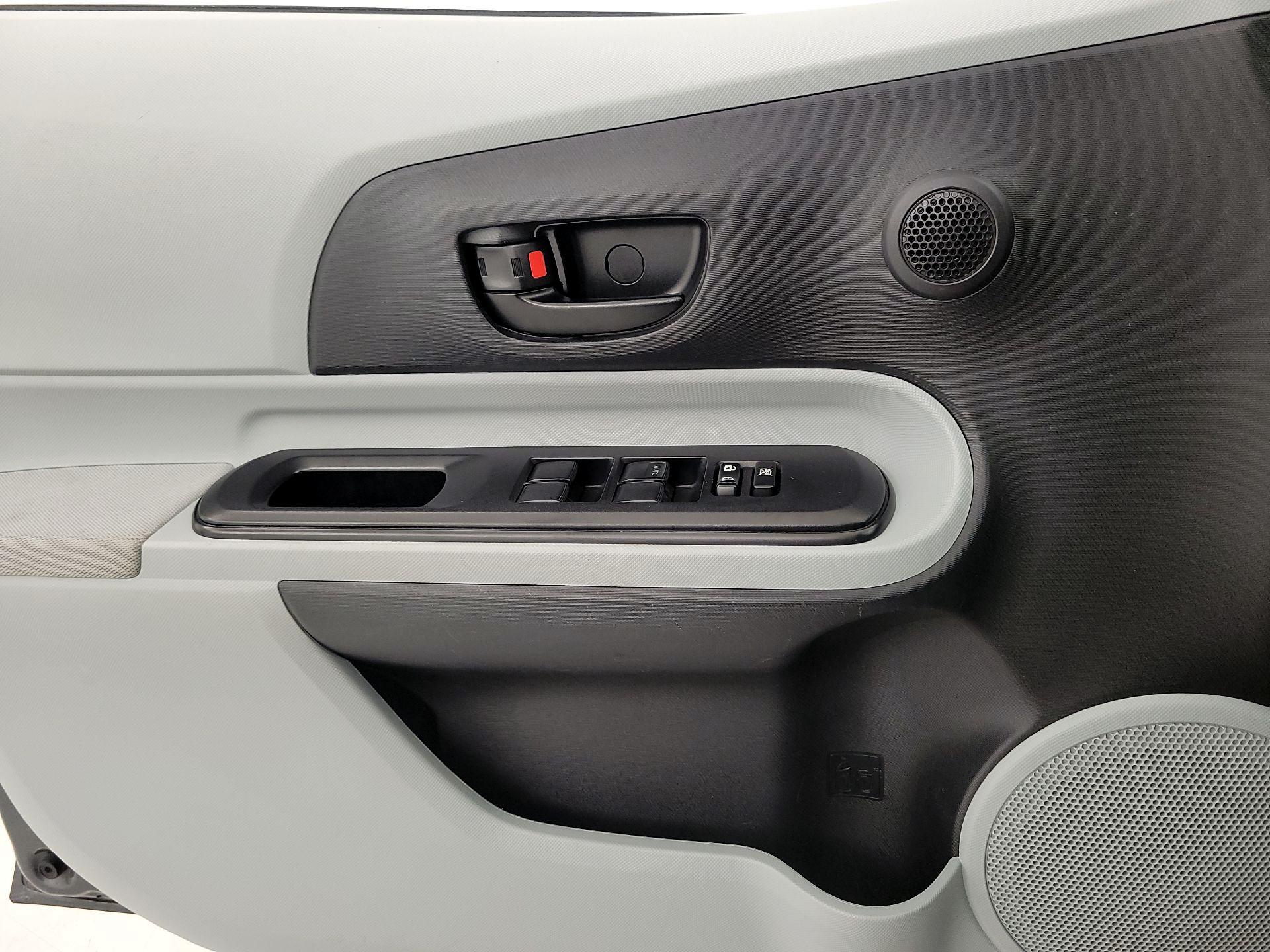 Thumbnail: 2014 Toyota Prius c - 12