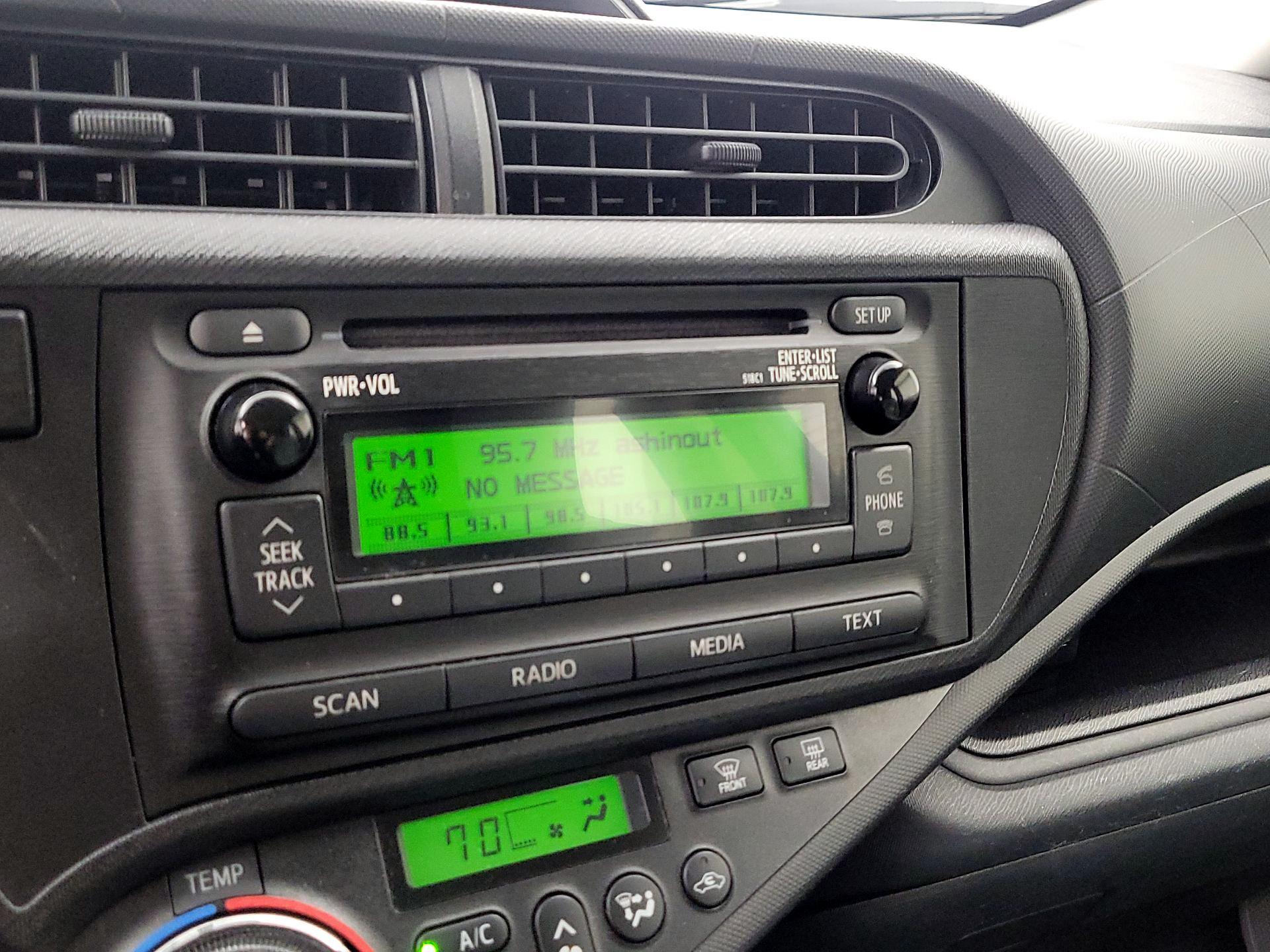 Thumbnail: 2014 Toyota Prius c - 13