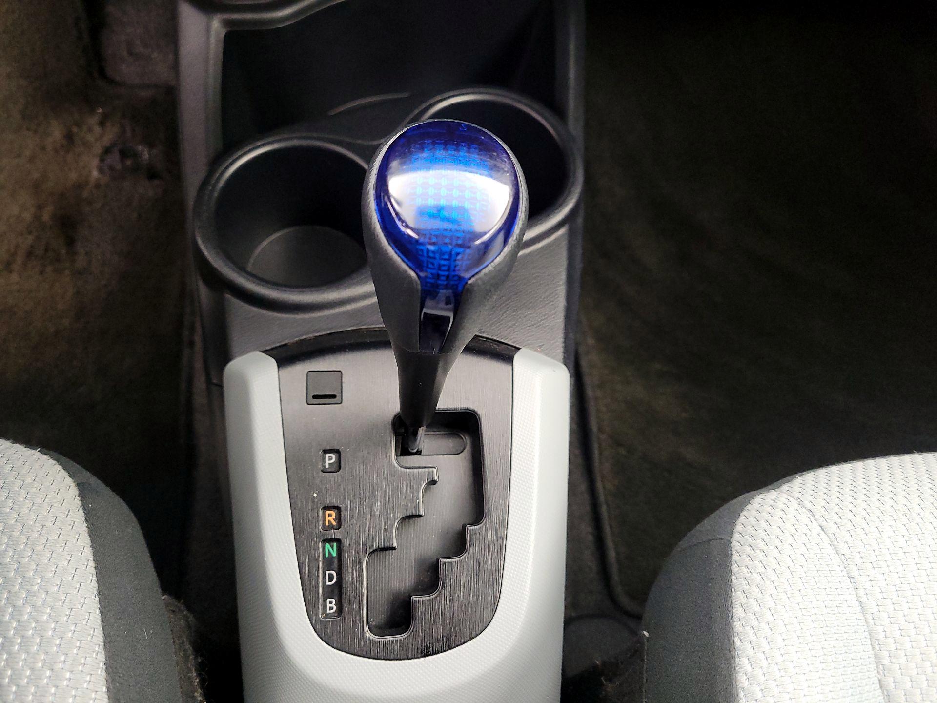 Thumbnail: 2014 Toyota Prius c - 15