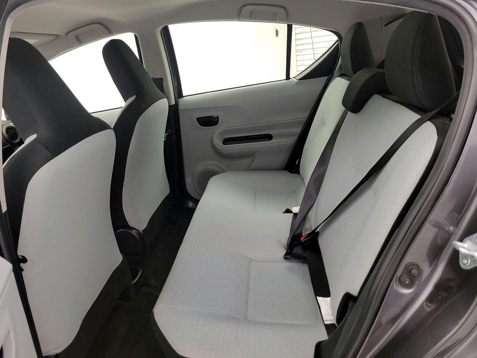 Thumbnail: 2014 Toyota Prius c - 17