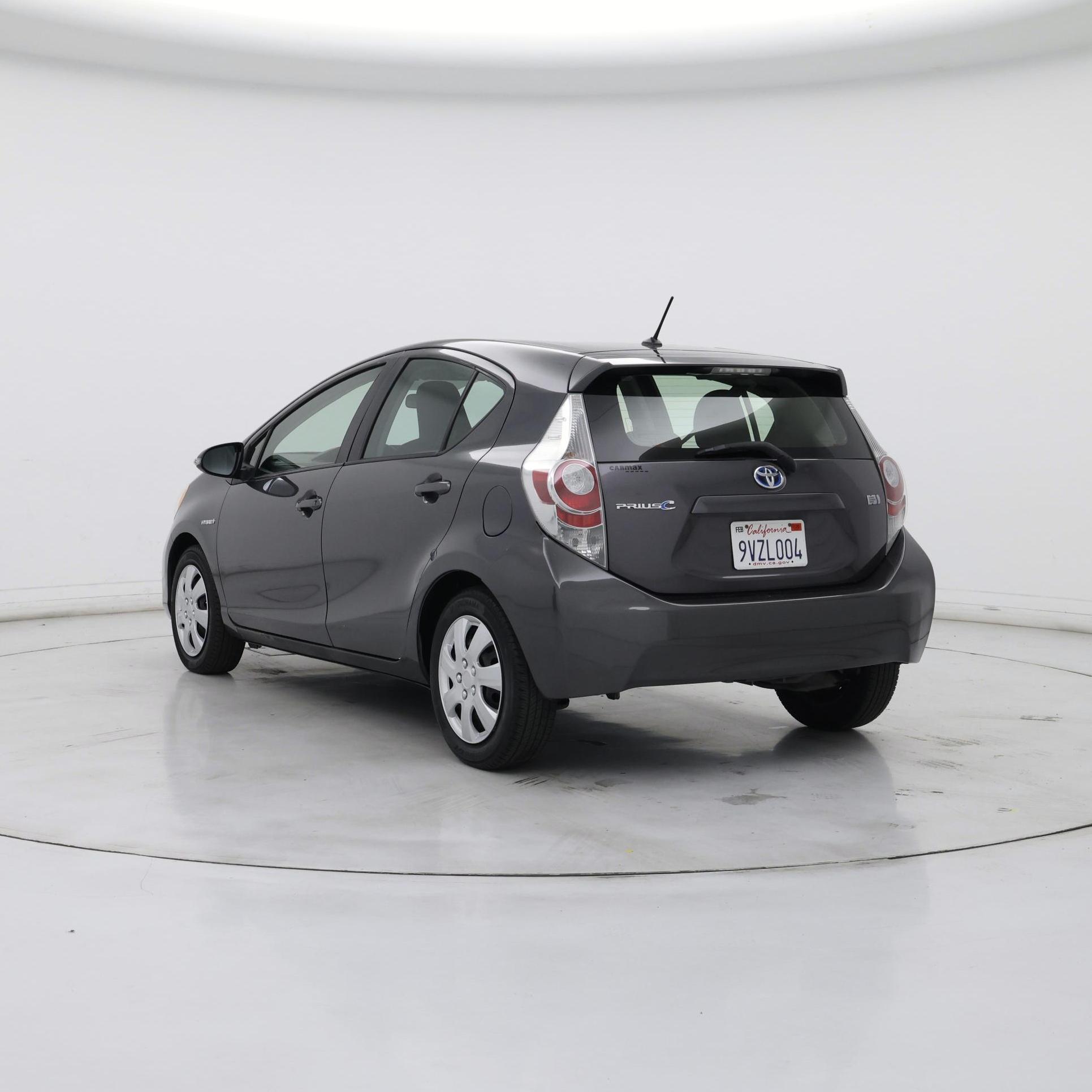 Thumbnail: 2014 Toyota Prius c - 2