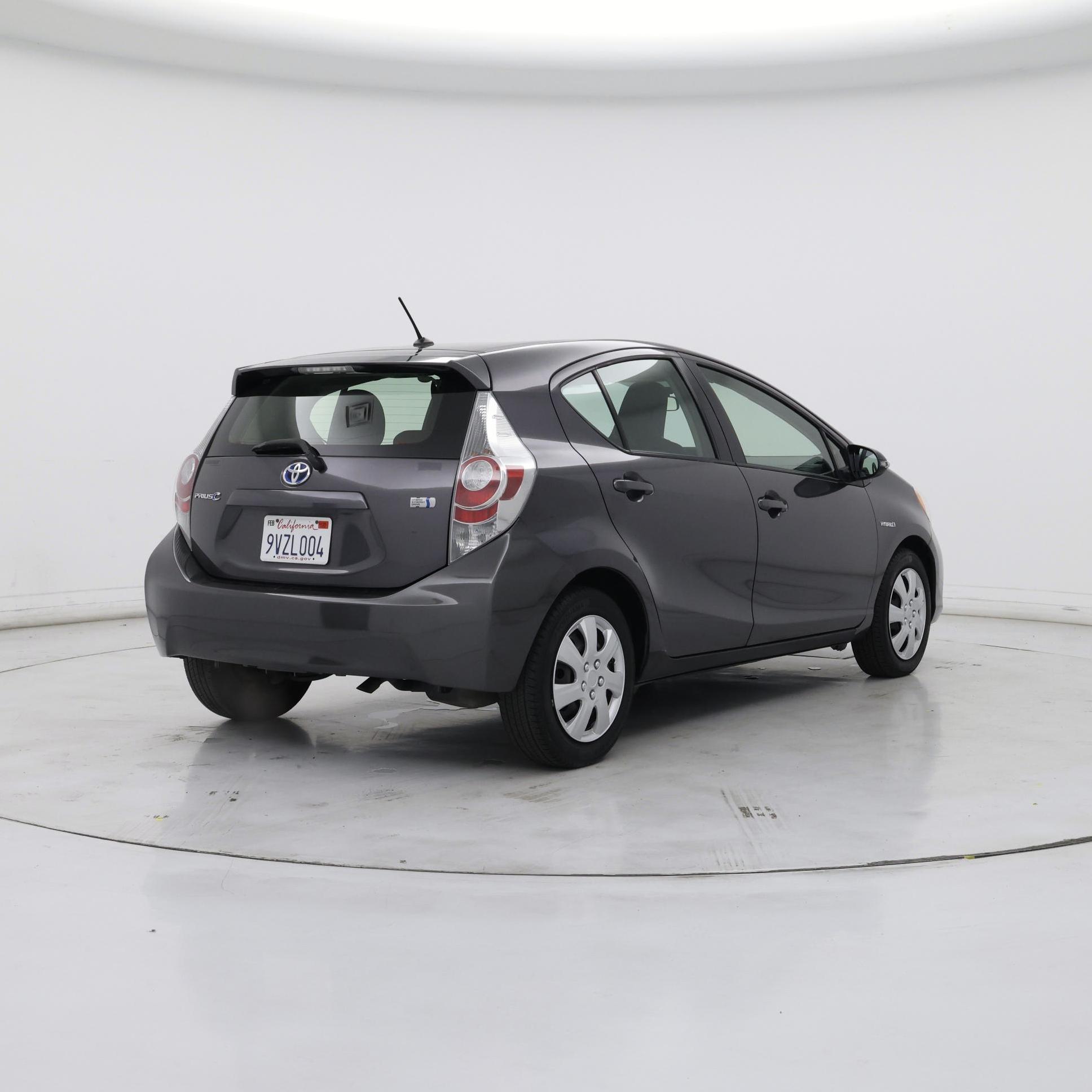 Thumbnail: 2014 Toyota Prius c - 8