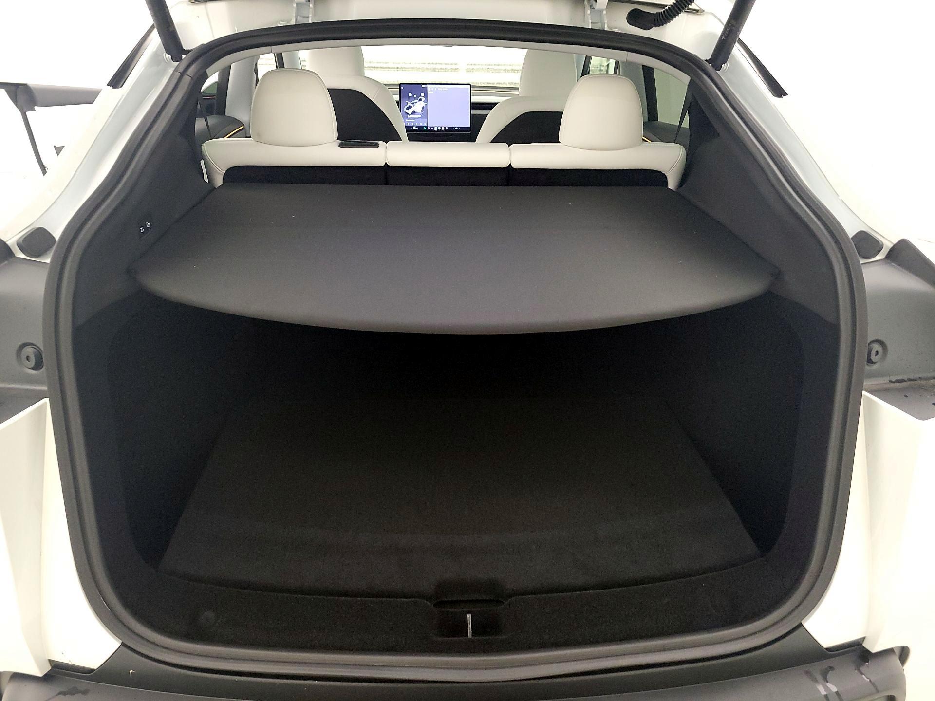 Thumbnail: 2026 Tesla Model Y - 17