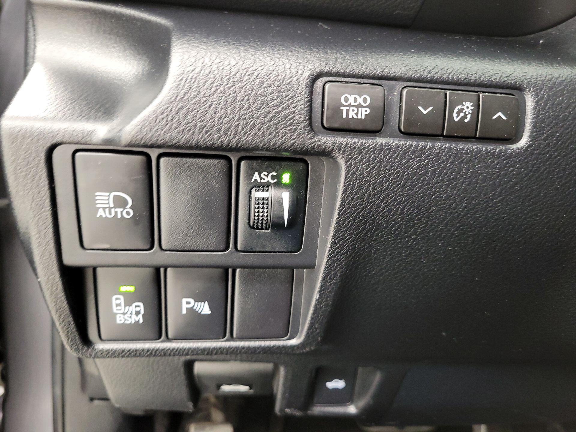 Thumbnail: 2018 Lexus IS - 13