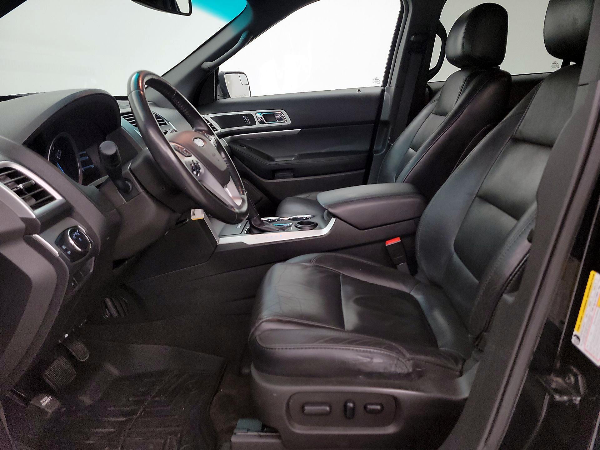 Thumbnail: 2015 Ford Explorer - 11