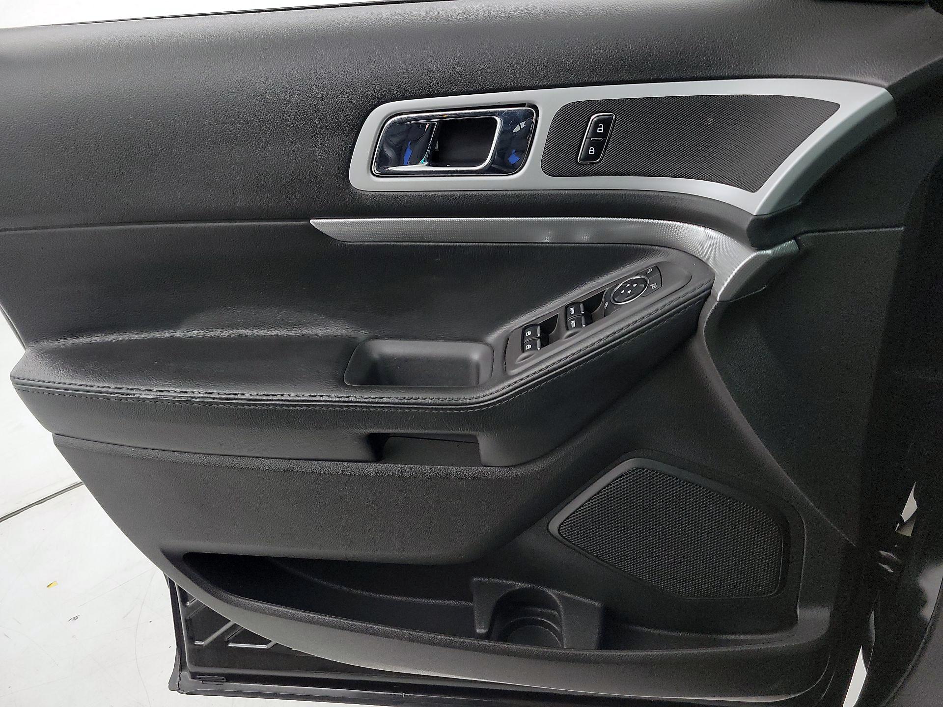 Thumbnail: 2015 Ford Explorer - 12