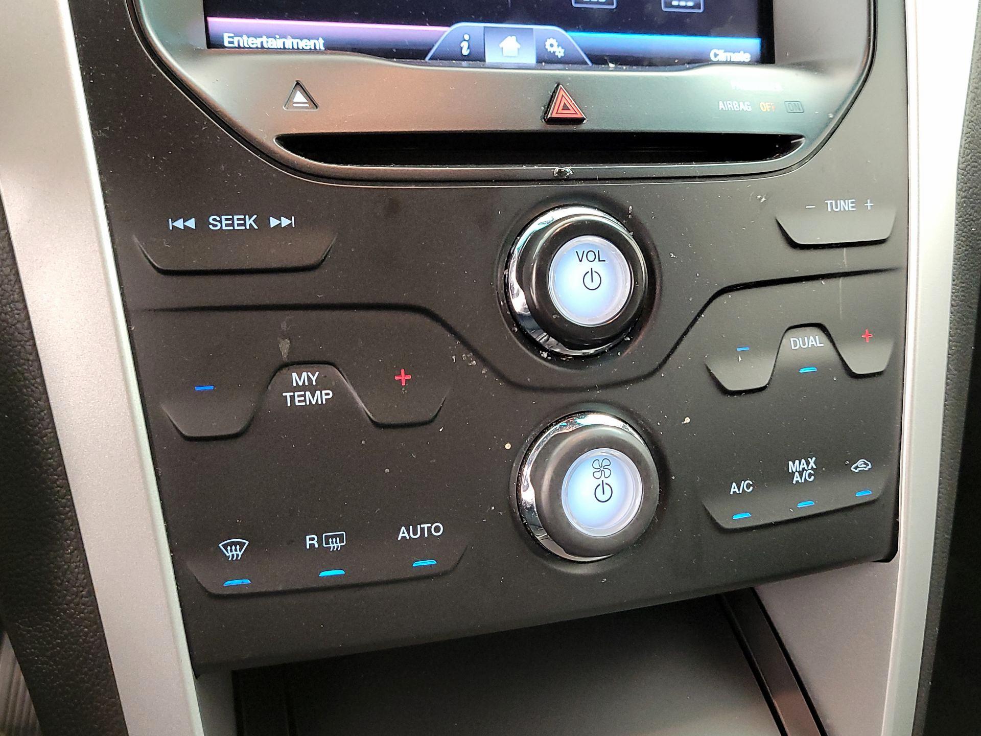 Thumbnail: 2015 Ford Explorer - 17