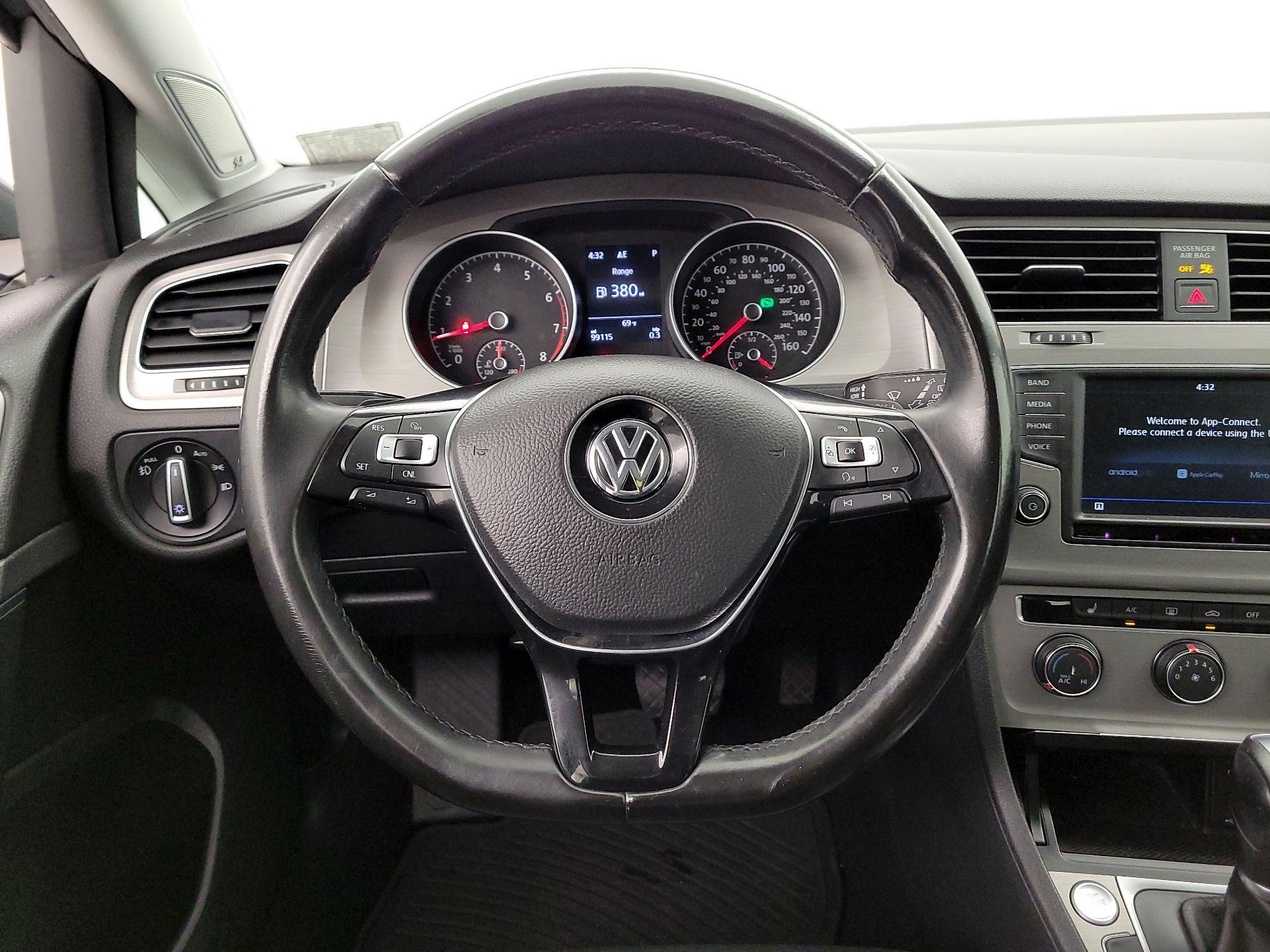 Thumbnail: 2017 Volkswagen Golf - 10