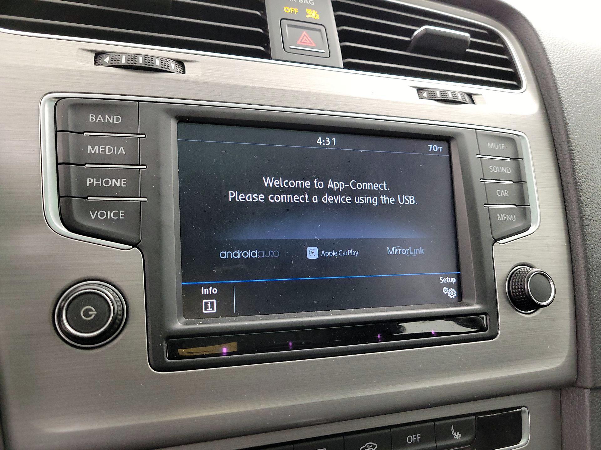 Thumbnail: 2017 Volkswagen Golf - 14