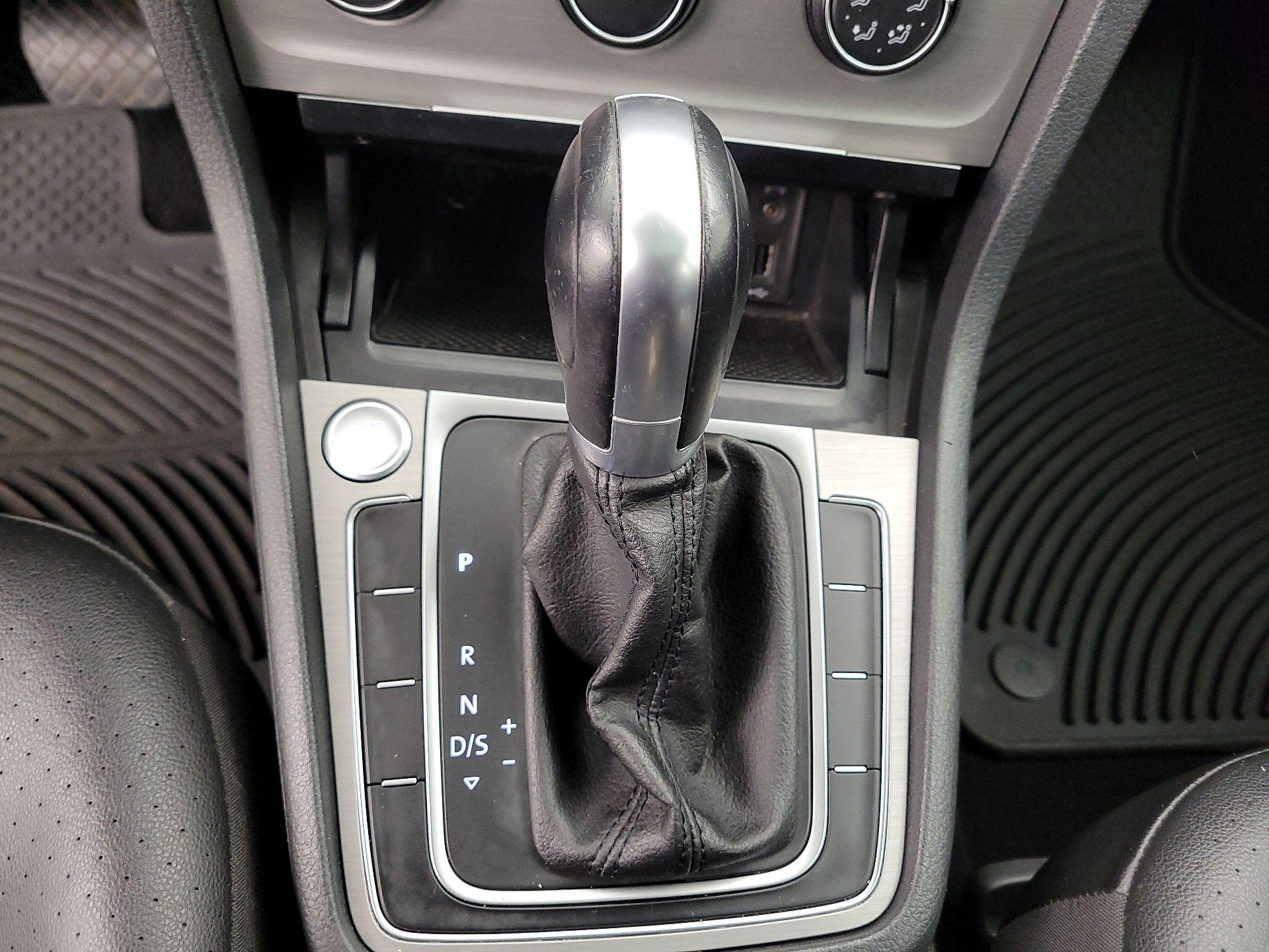 Thumbnail: 2017 Volkswagen Golf - 16