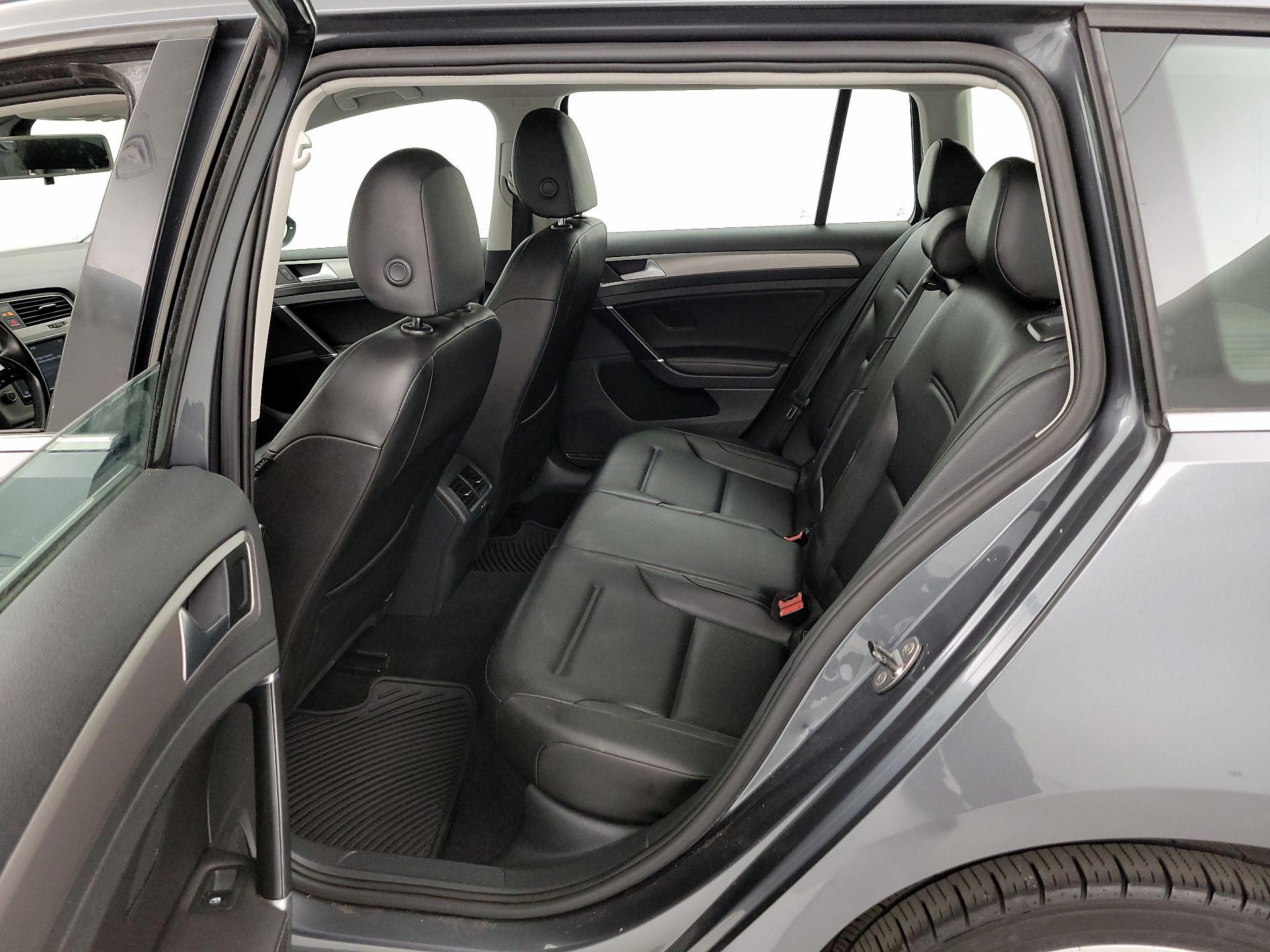 Thumbnail: 2017 Volkswagen Golf - 17