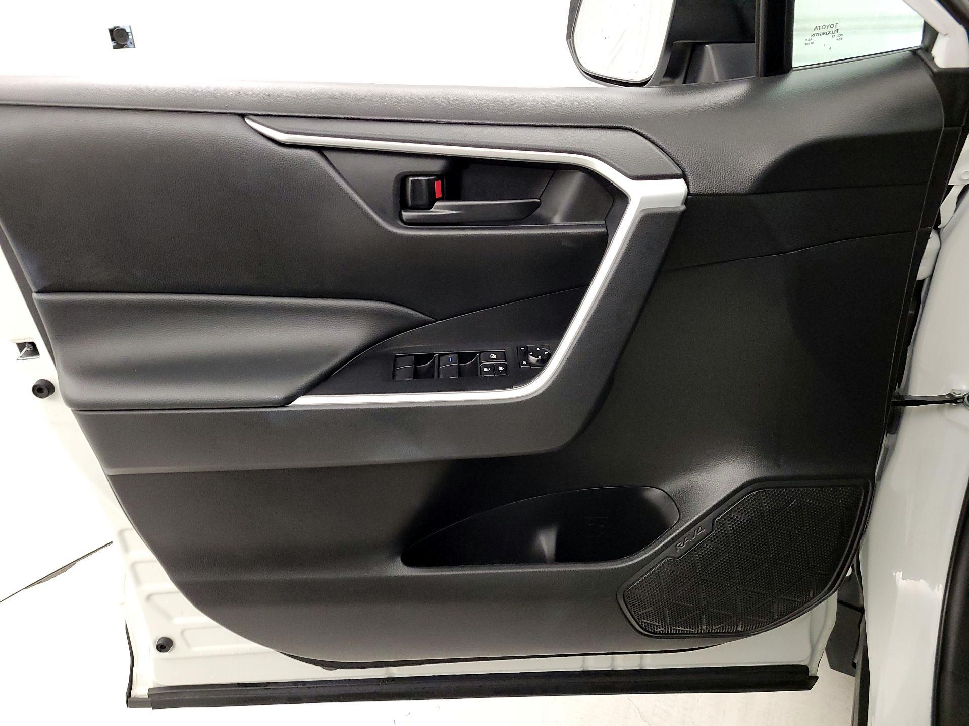 Thumbnail: 2022 Toyota RAV4 - 12