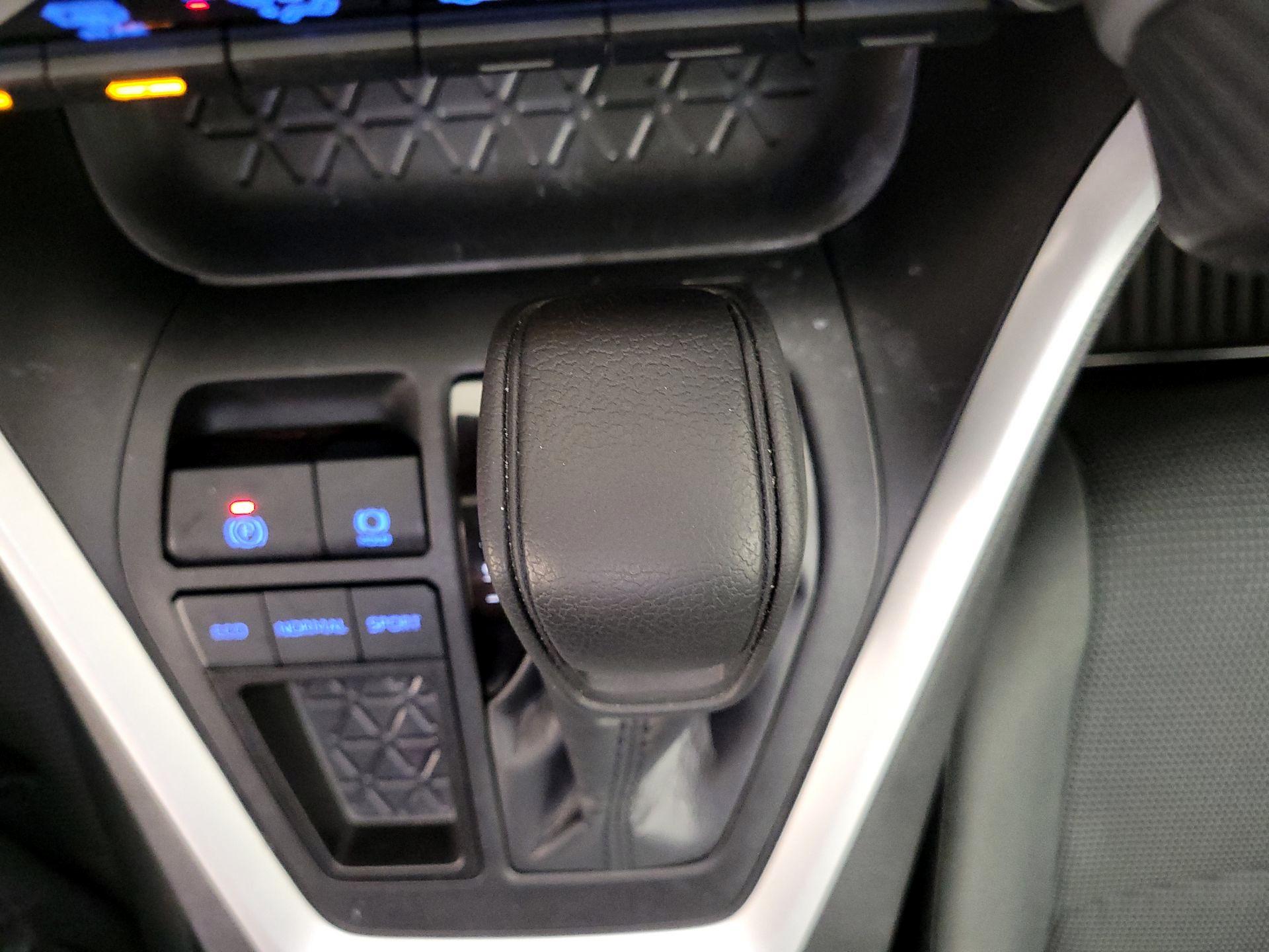 Thumbnail: 2022 Toyota RAV4 - 17