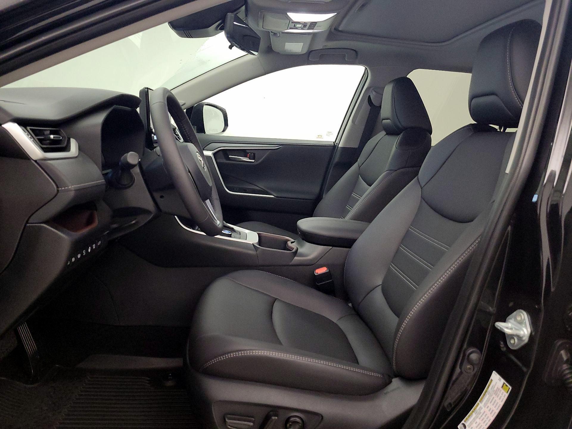 Thumbnail: 2025 Toyota RAV4 - 11