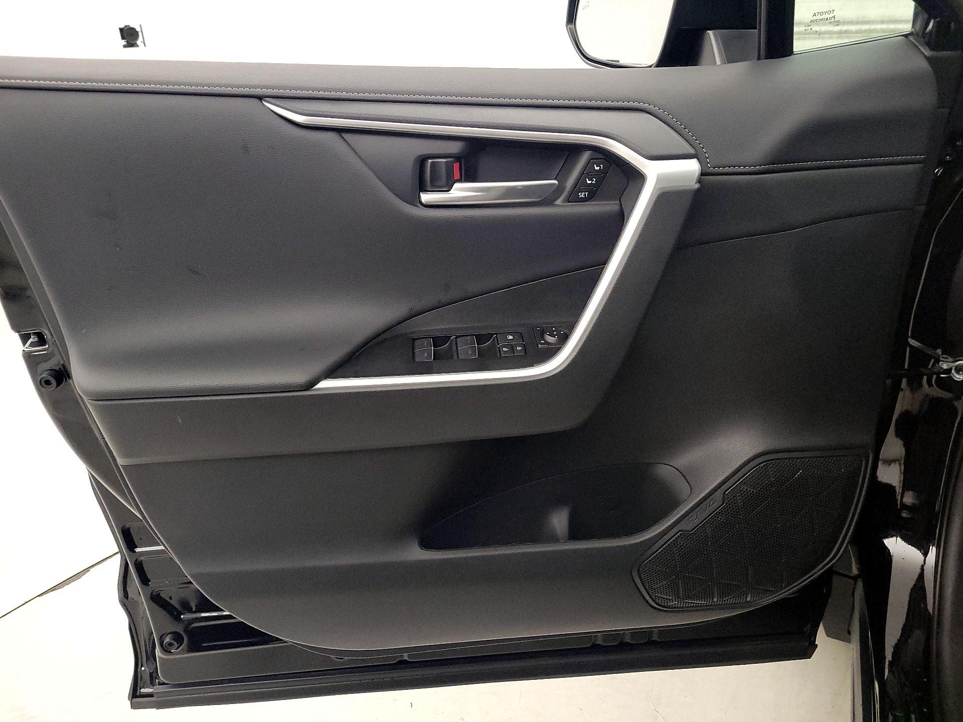 Thumbnail: 2025 Toyota RAV4 - 12