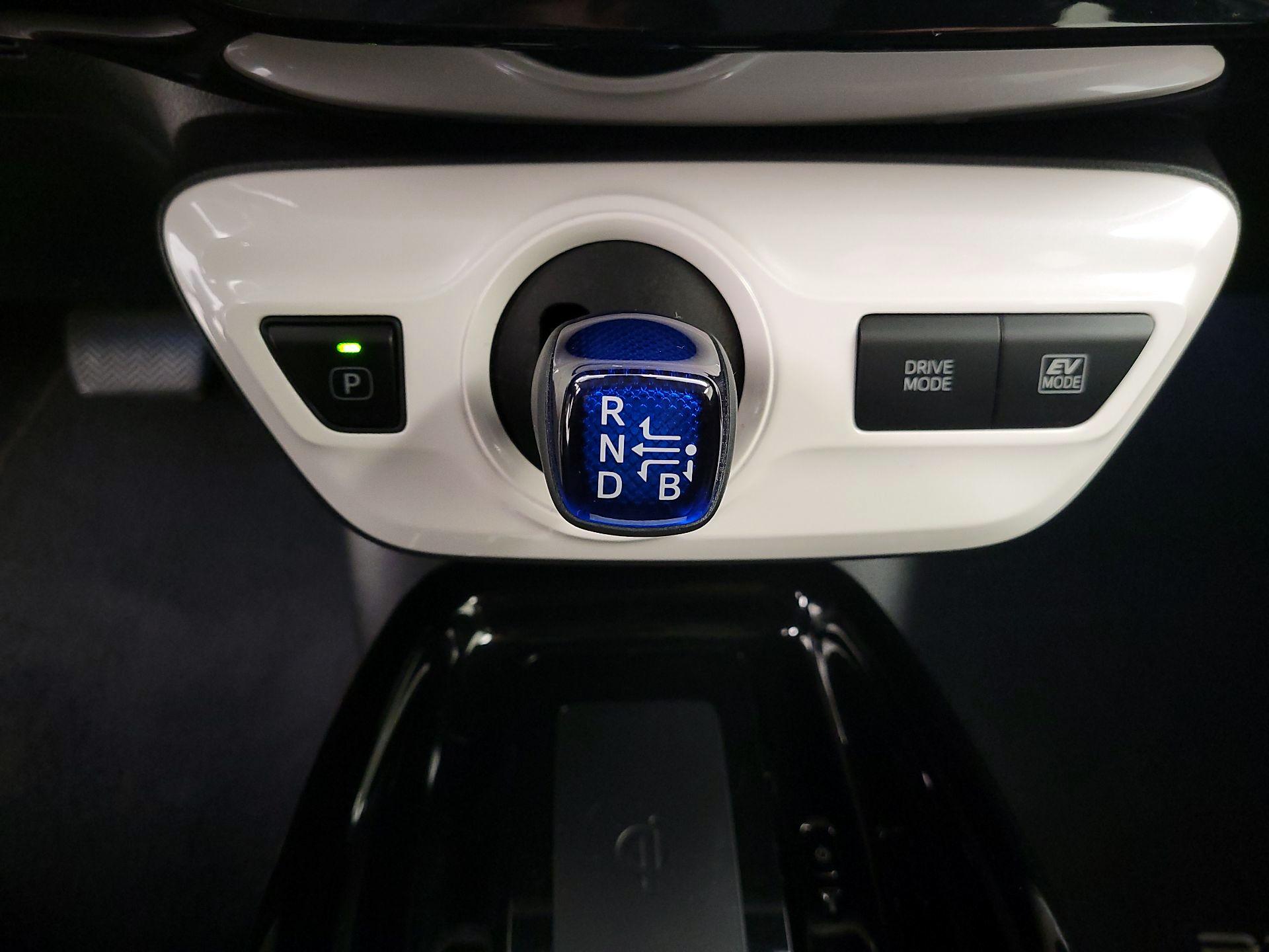 Thumbnail: 2018 Toyota Prius - 17