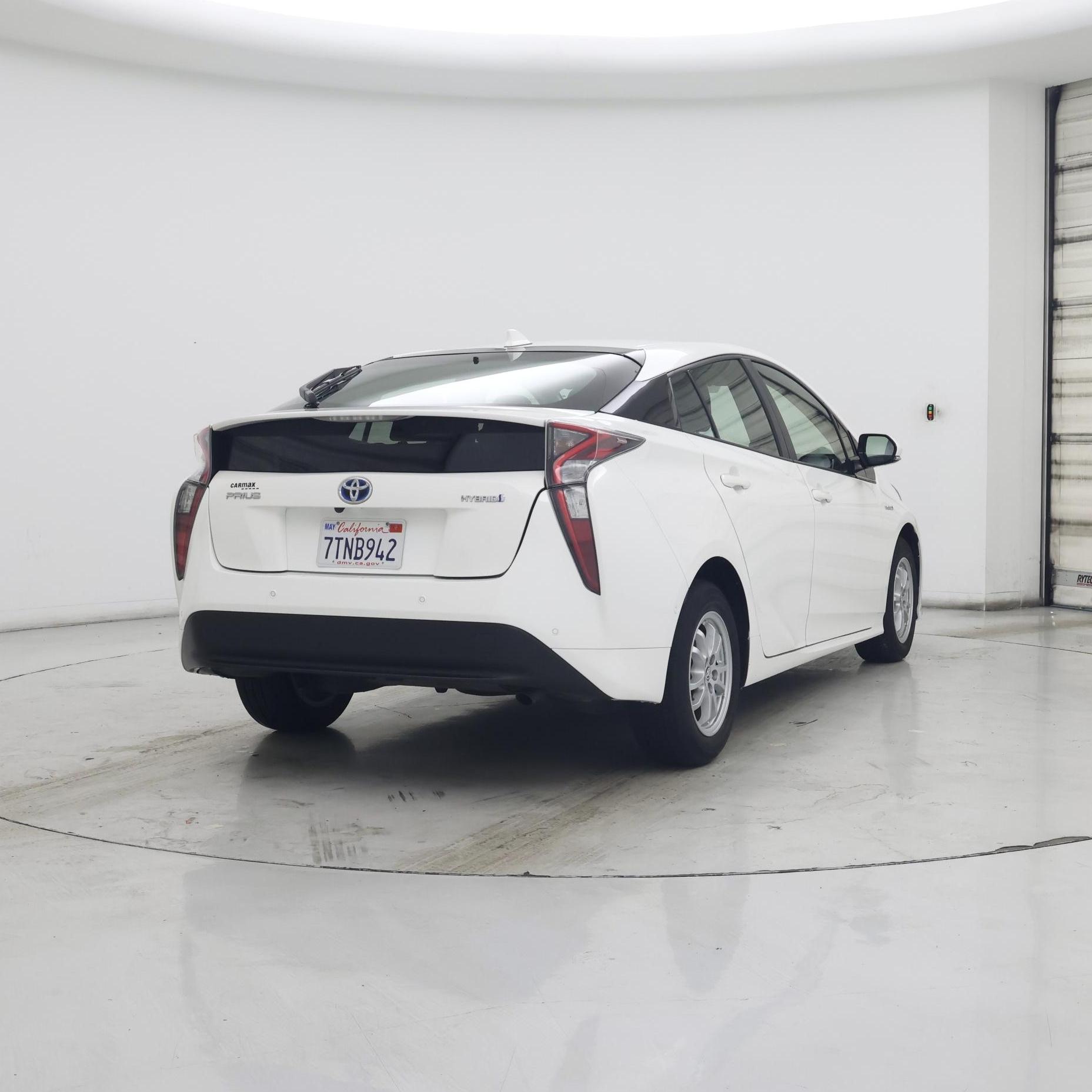 Thumbnail: 2018 Toyota Prius - 8