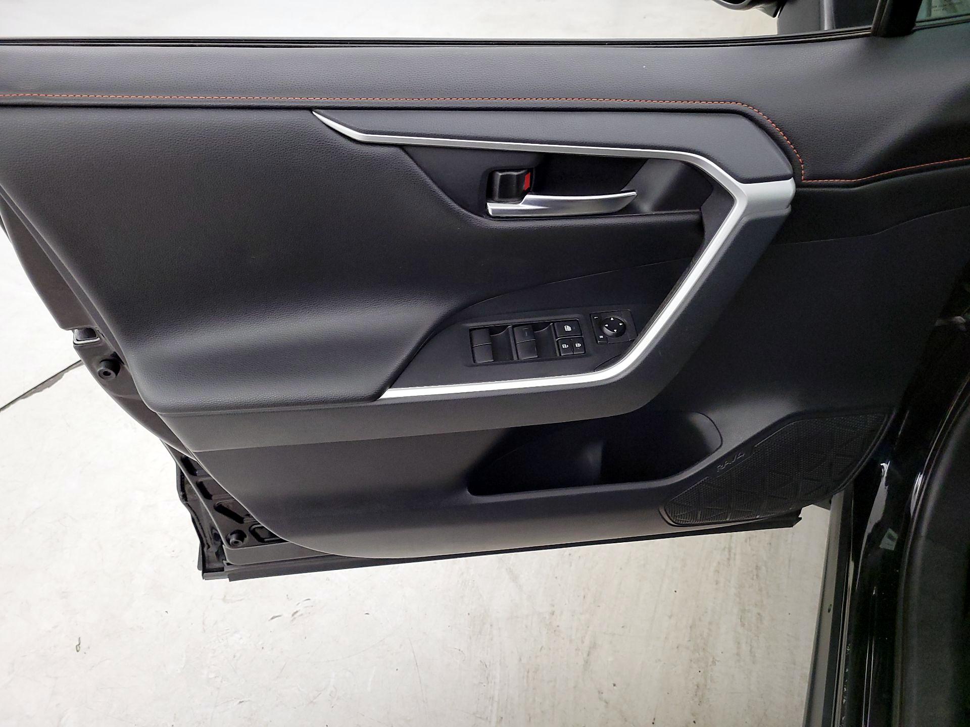 Thumbnail: 2019 Toyota RAV4 - 12