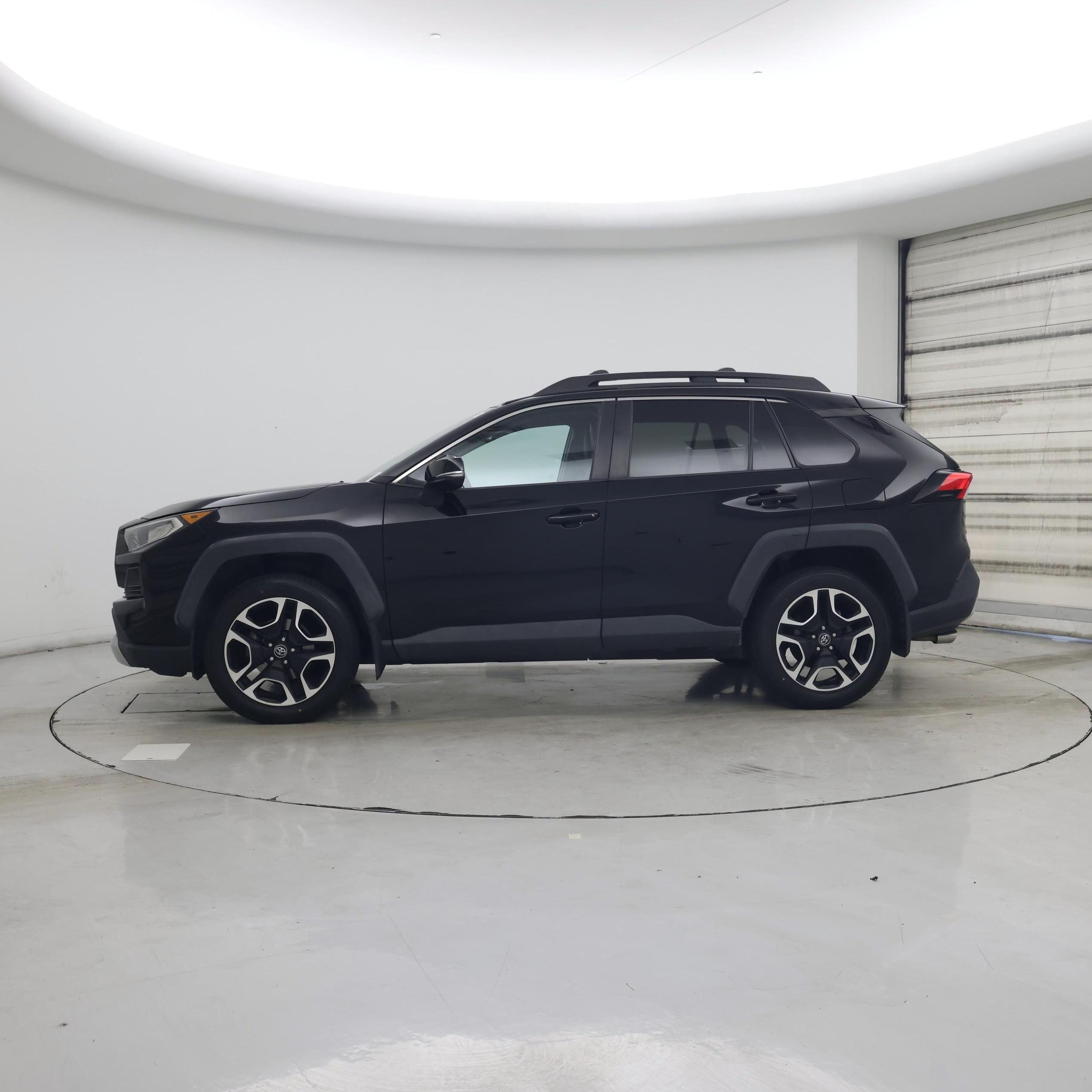 Thumbnail: 2019 Toyota RAV4 - 3