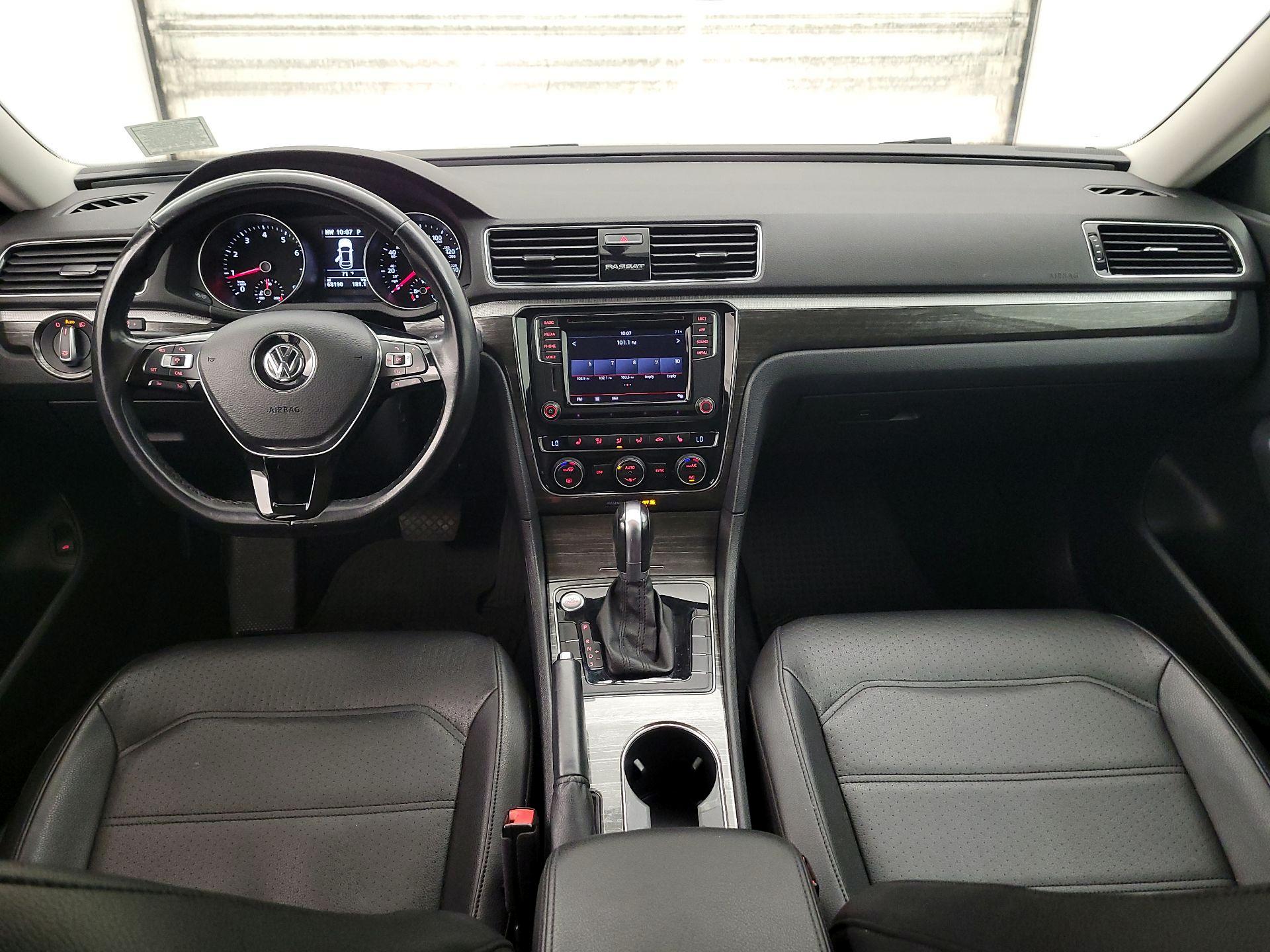 Thumbnail: 2018 Volkswagen Passat - 9