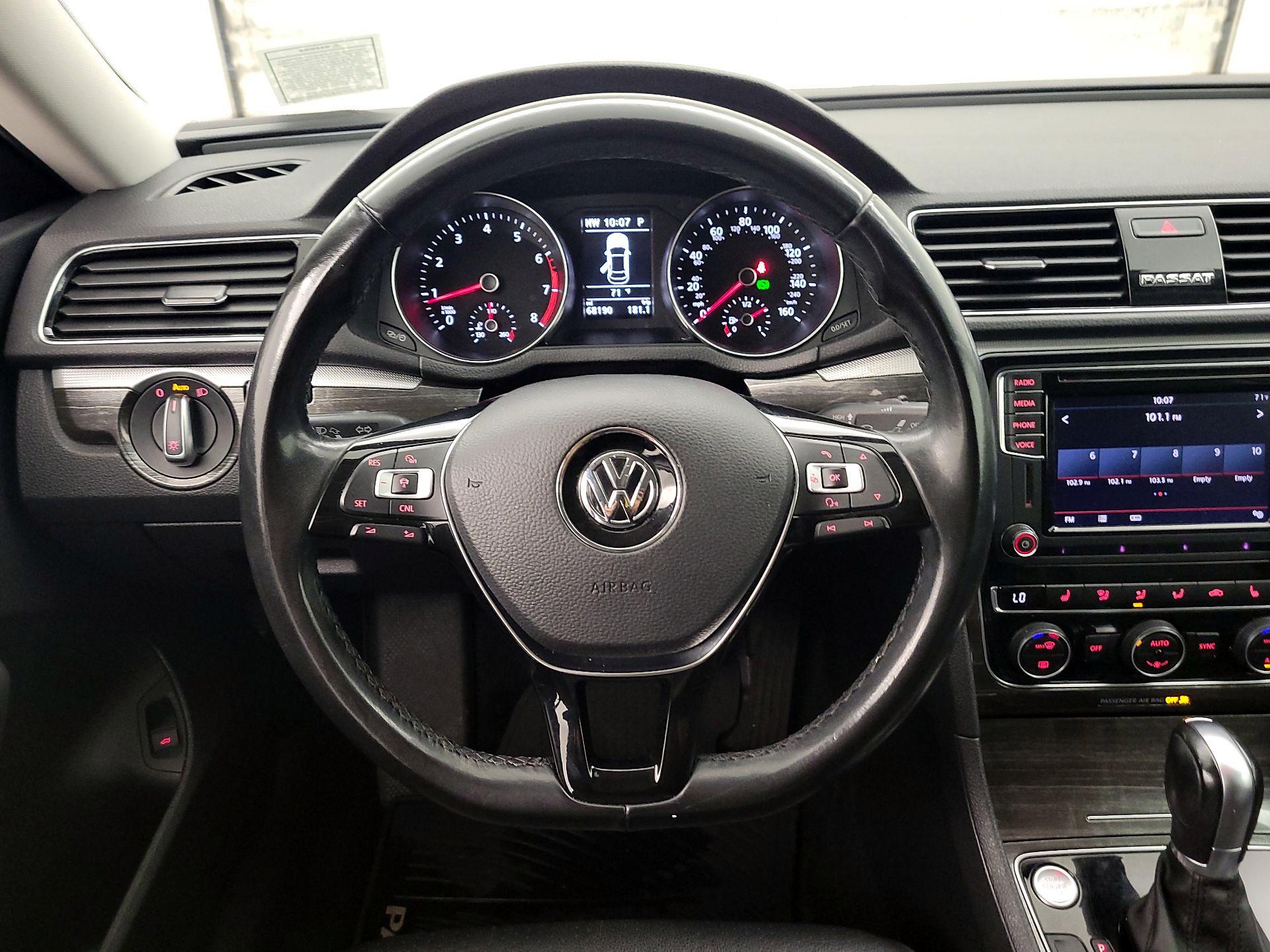 Thumbnail: 2018 Volkswagen Passat - 10