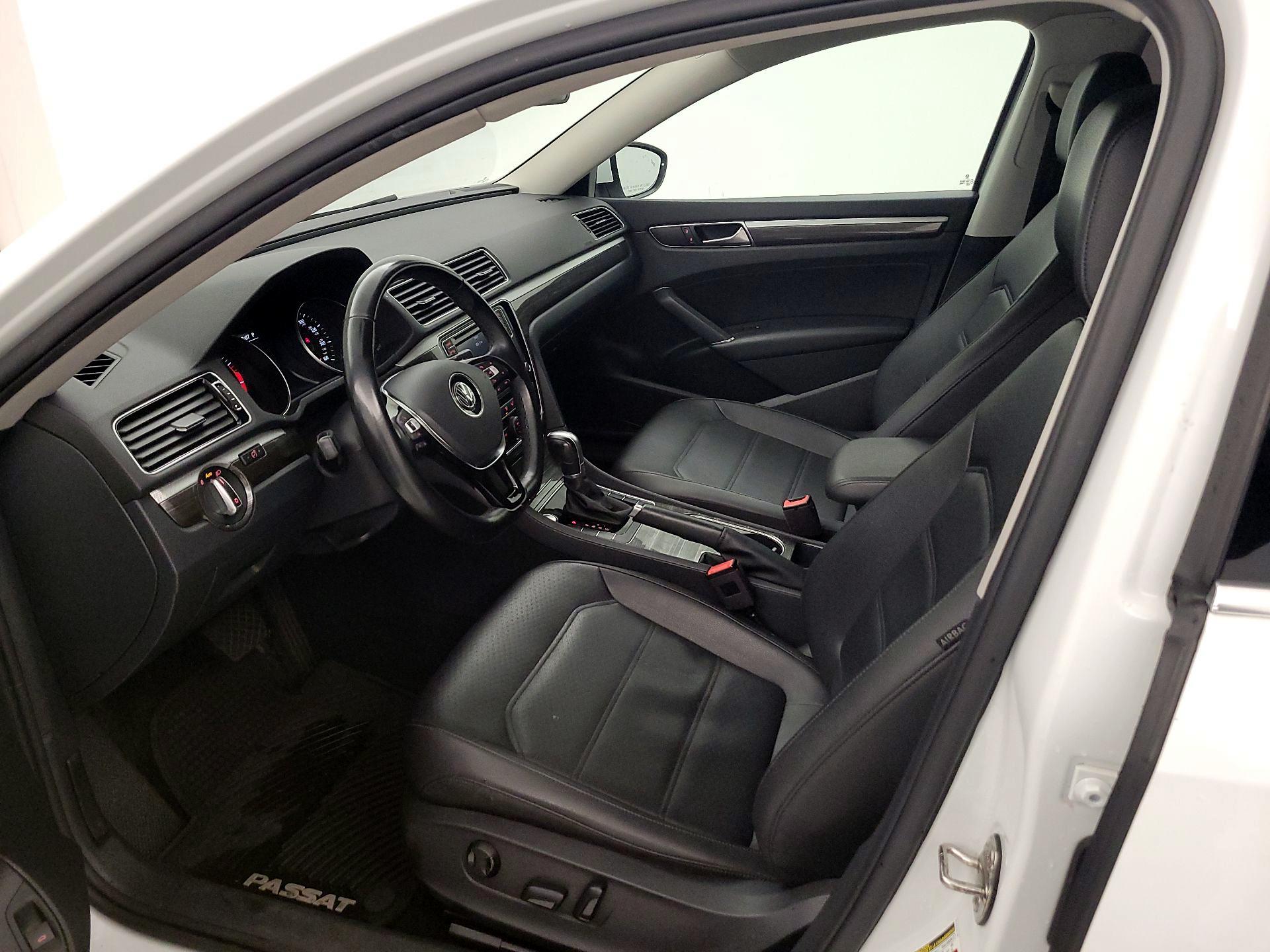 Thumbnail: 2018 Volkswagen Passat - 11