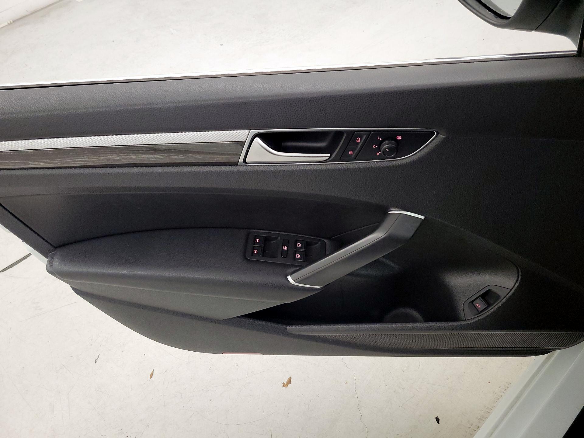 Thumbnail: 2018 Volkswagen Passat - 12