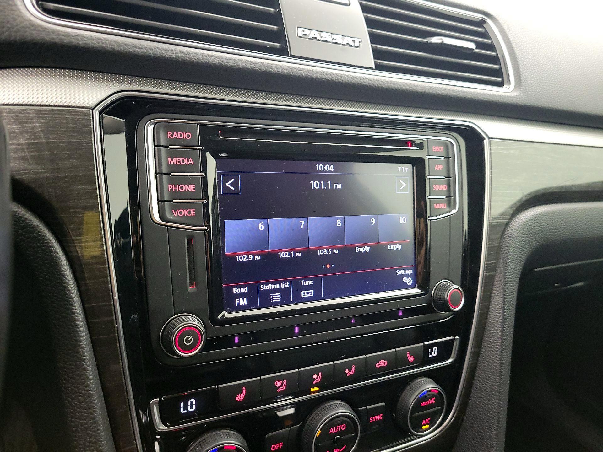 Thumbnail: 2018 Volkswagen Passat - 14