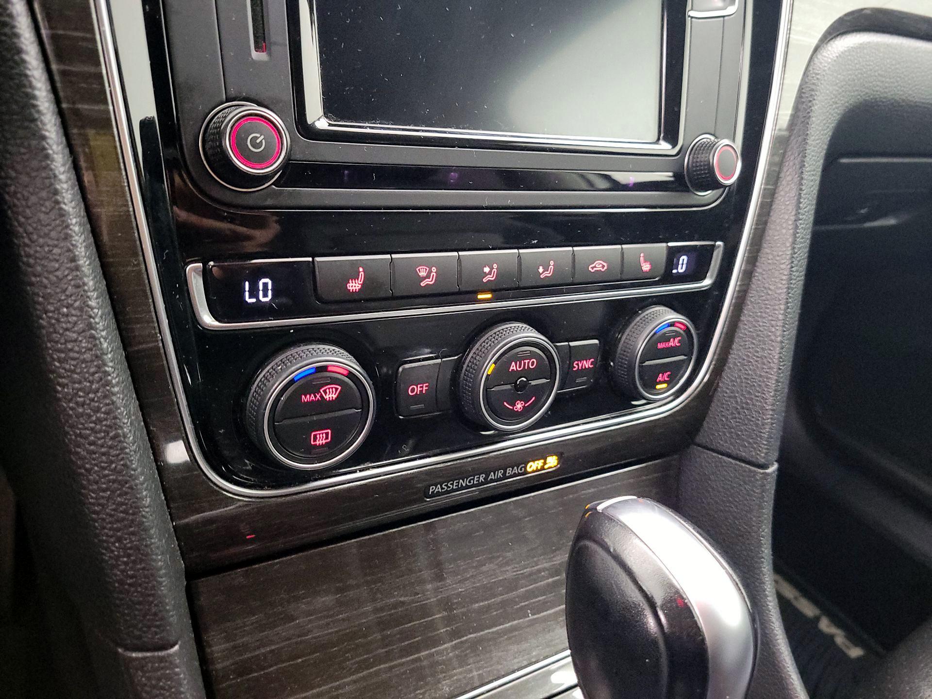 Thumbnail: 2018 Volkswagen Passat - 15