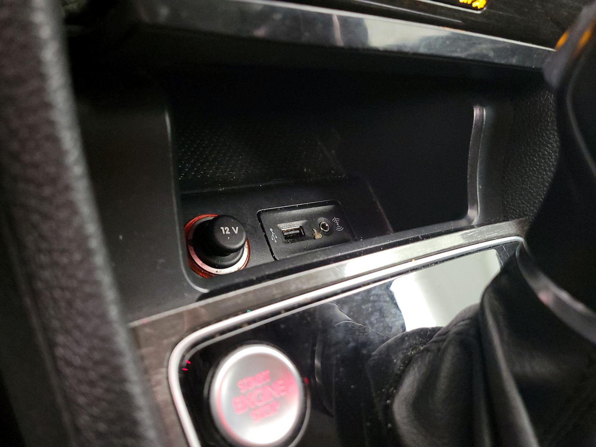 Thumbnail: 2018 Volkswagen Passat - 17