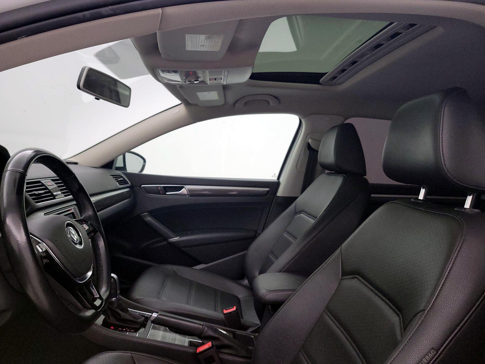 Thumbnail: 2018 Volkswagen Passat - 18