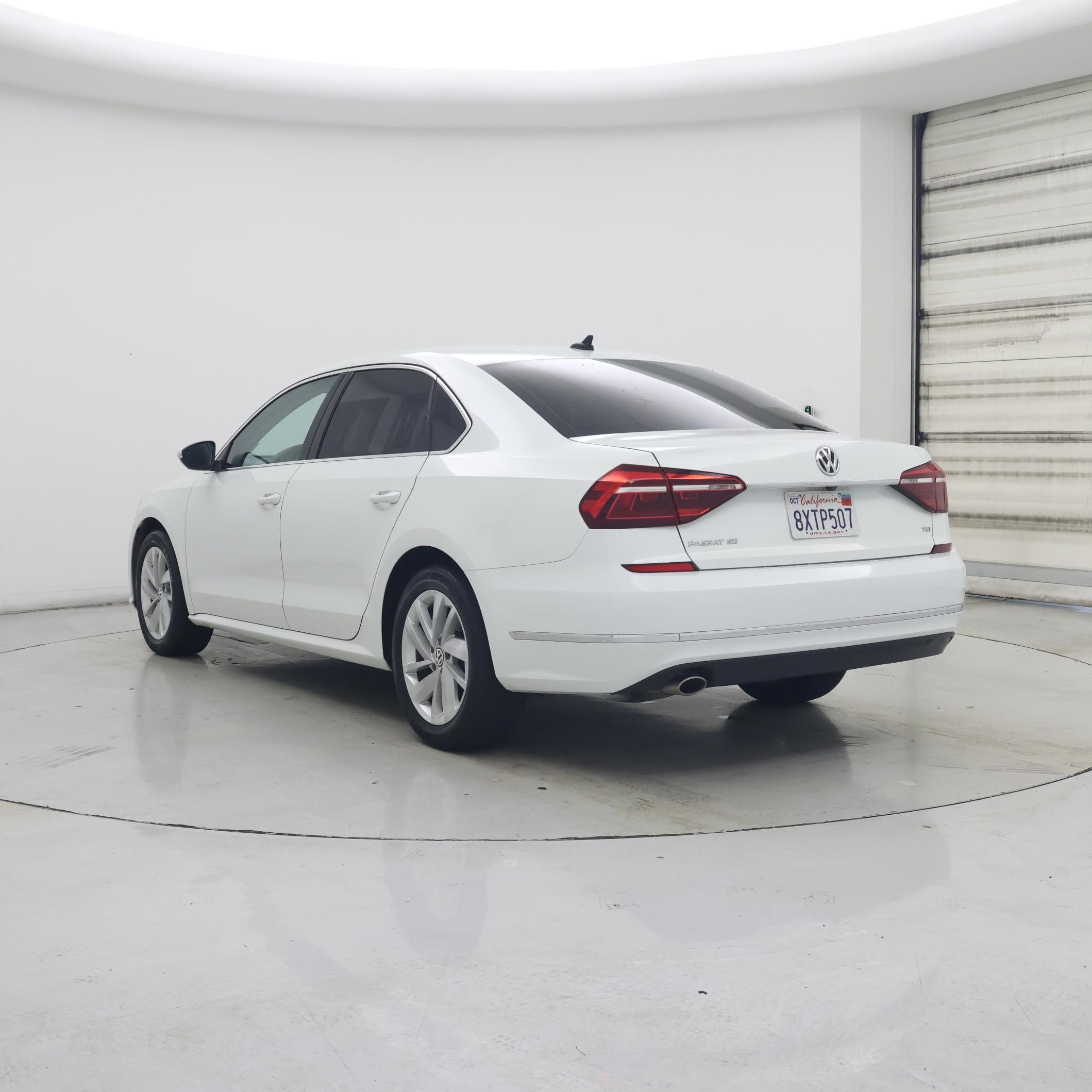 Thumbnail: 2018 Volkswagen Passat - 2