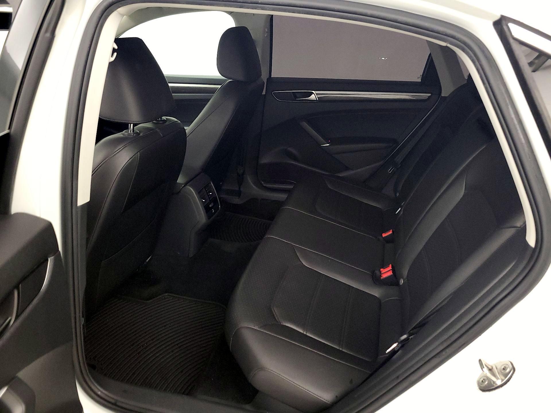 Thumbnail: 2018 Volkswagen Passat - 19