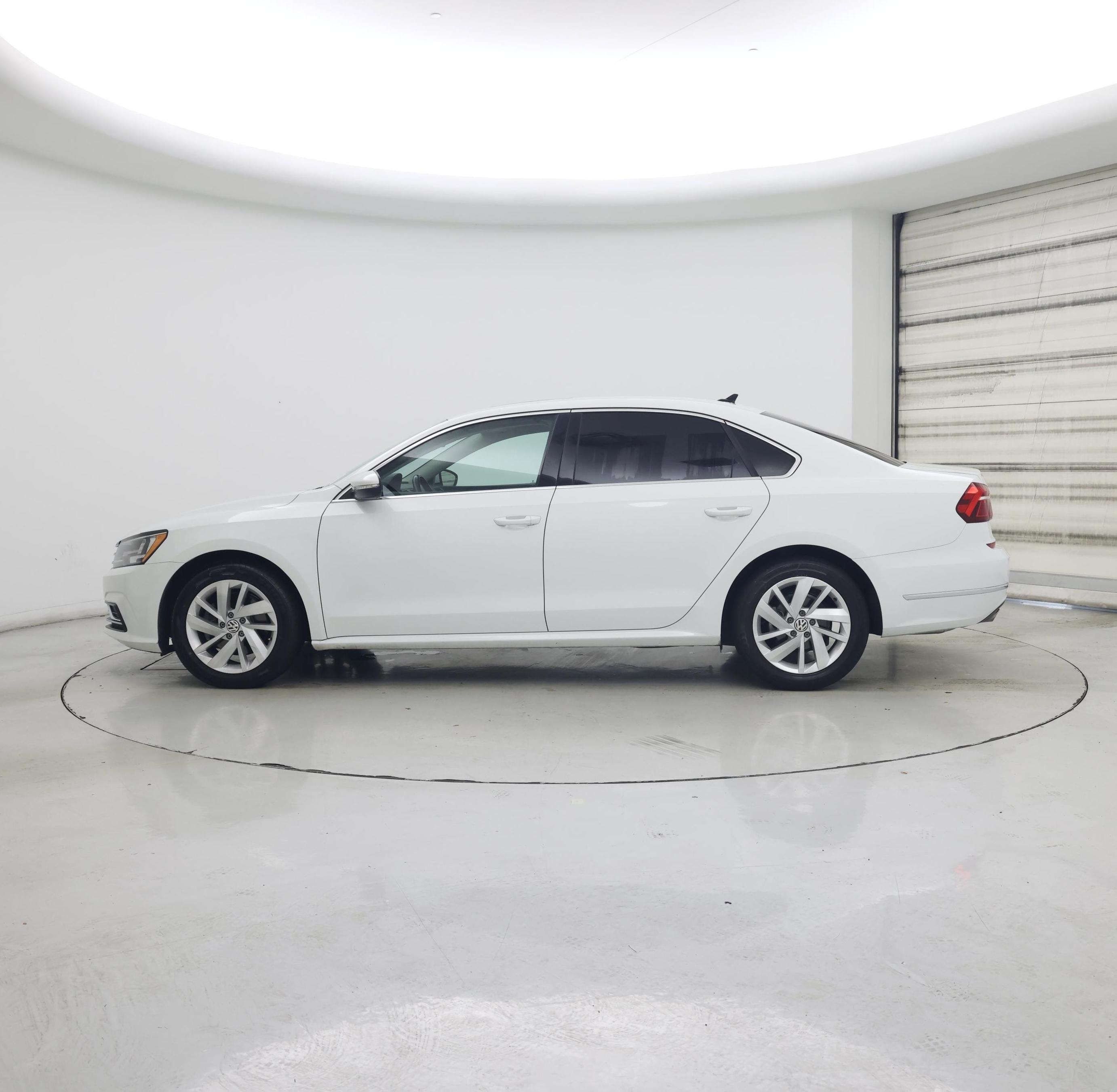 Thumbnail: 2018 Volkswagen Passat - 3