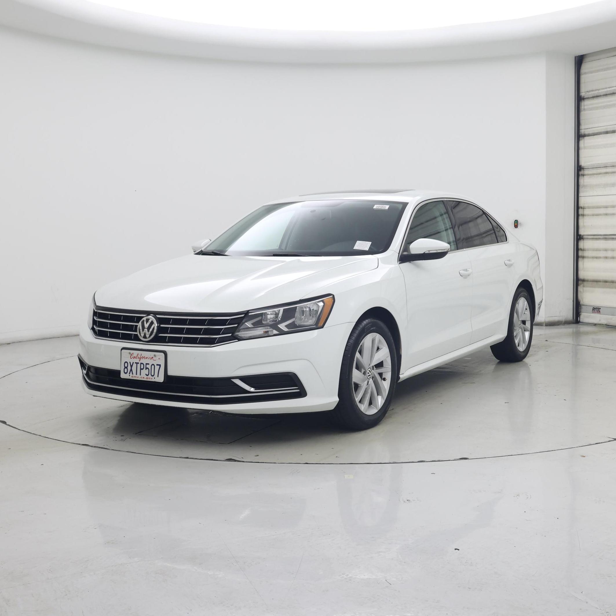 Thumbnail: 2018 Volkswagen Passat - 4