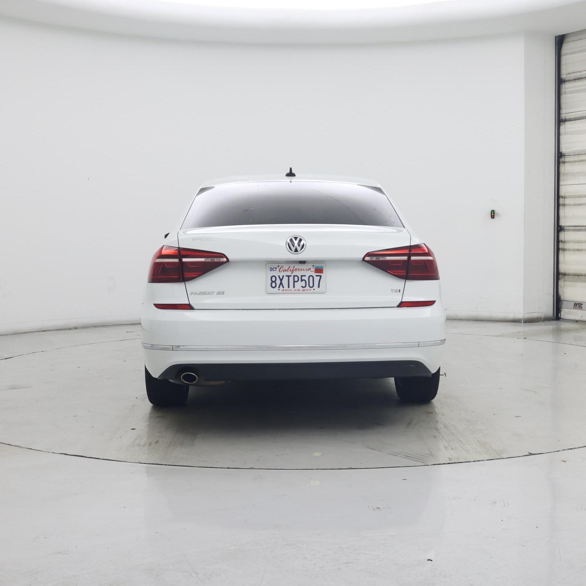 Thumbnail: 2018 Volkswagen Passat - 6