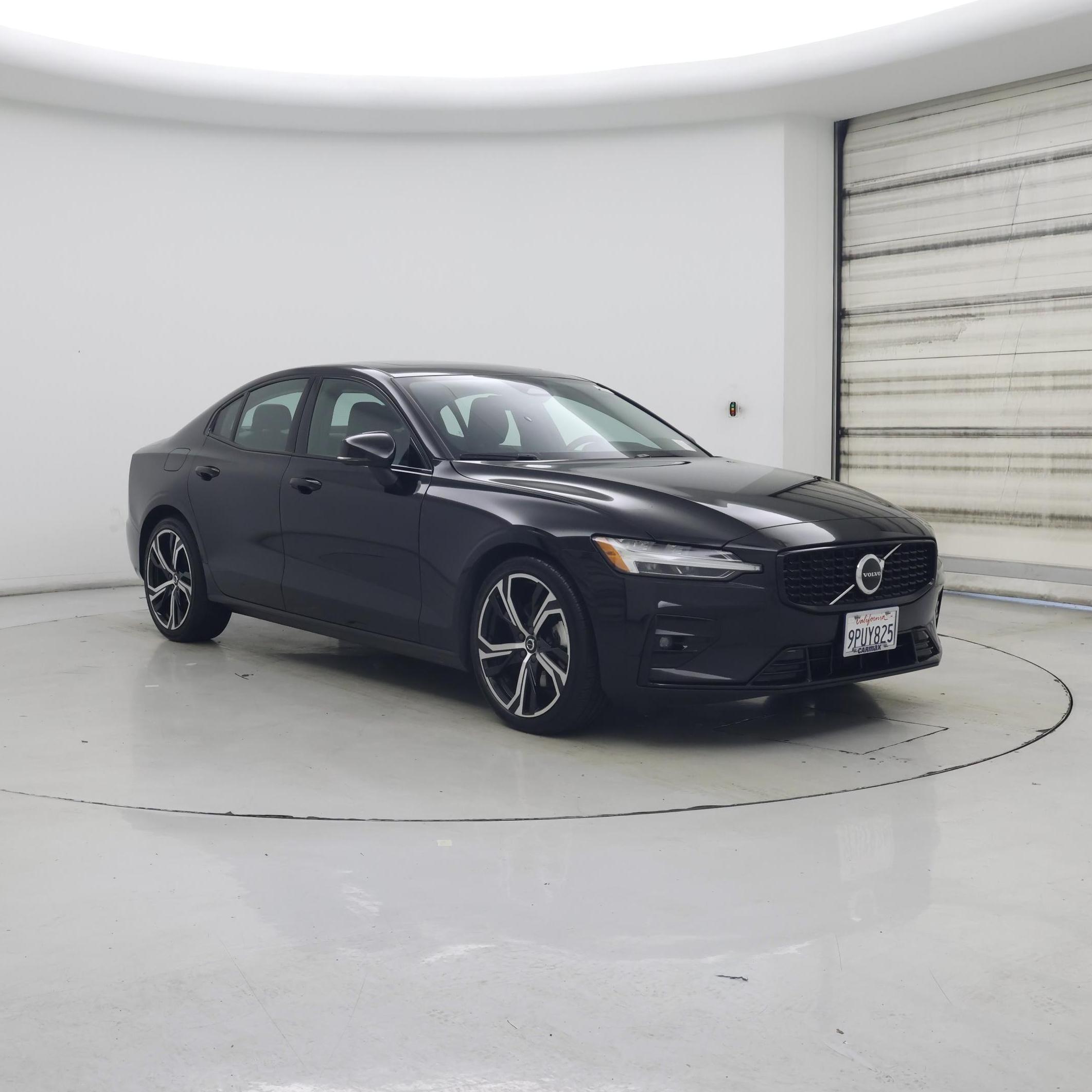 2024 Volvo S60 B5 Core Dark Theme FWD