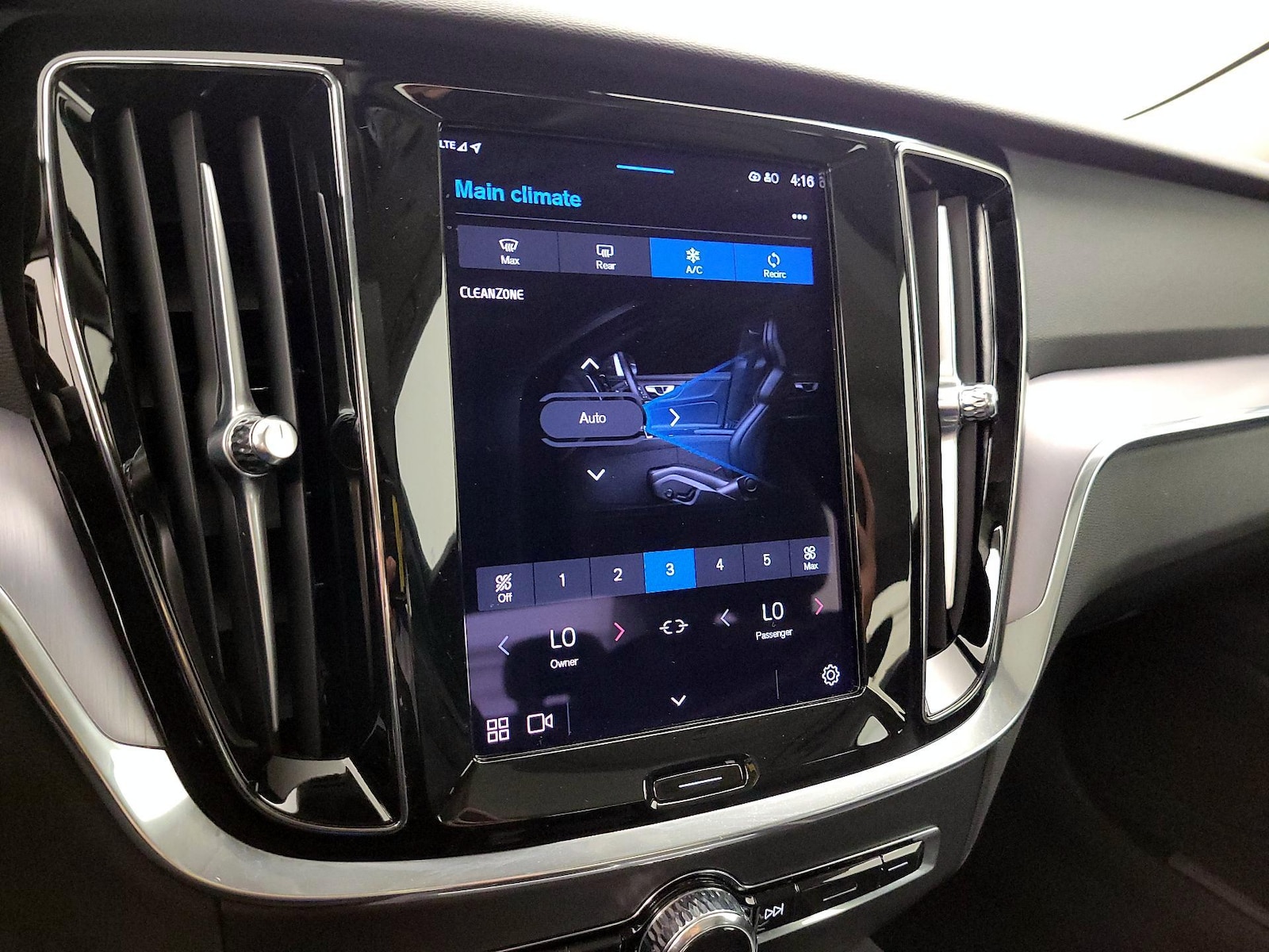2024 Volvo S60 Core - Photo 17