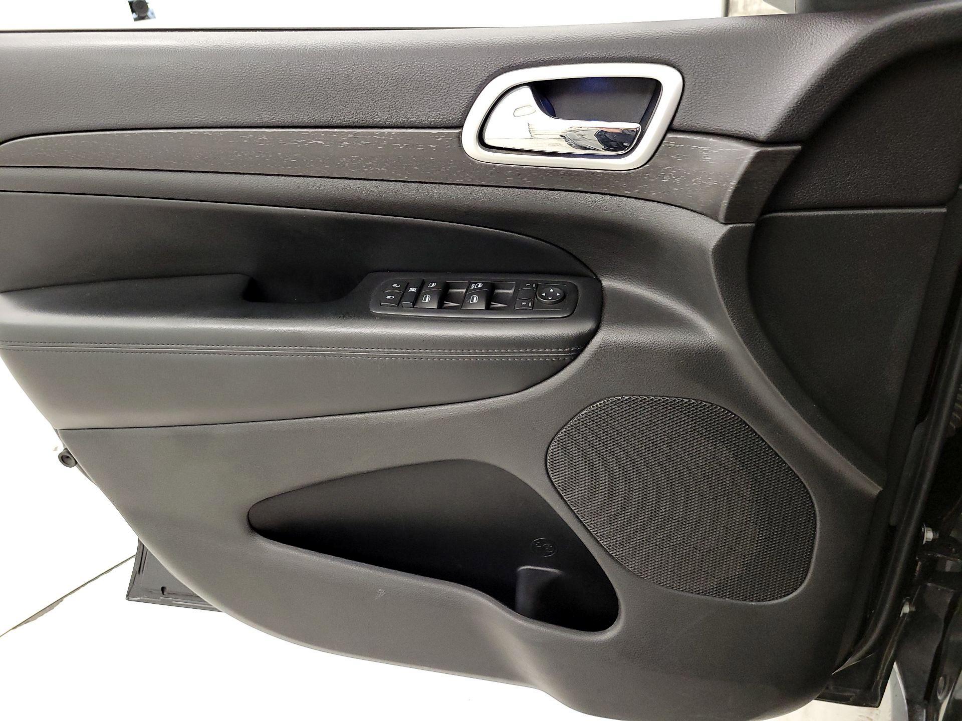 Thumbnail: 2015 Jeep Grand Cherokee - 12