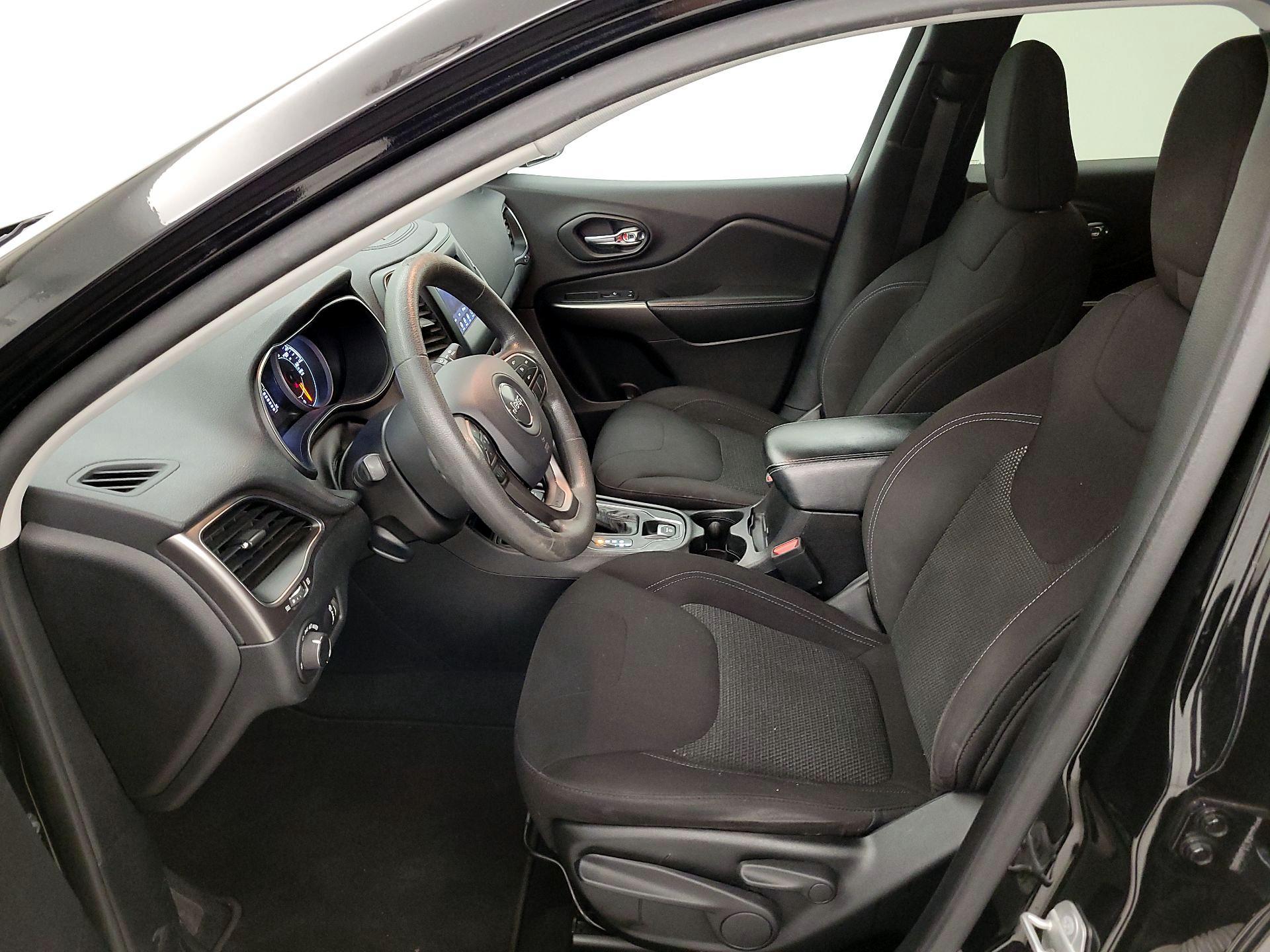 Thumbnail: 2020 Jeep Cherokee - 11