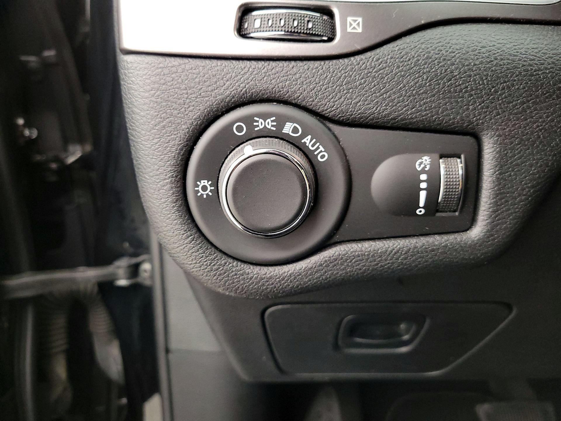 Thumbnail: 2020 Jeep Cherokee - 13