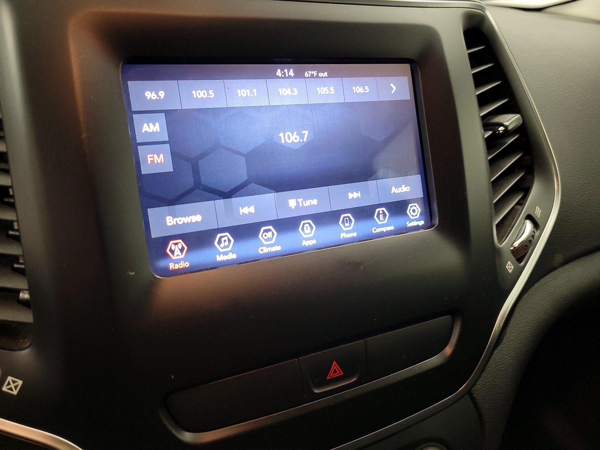 Thumbnail: 2020 Jeep Cherokee - 15