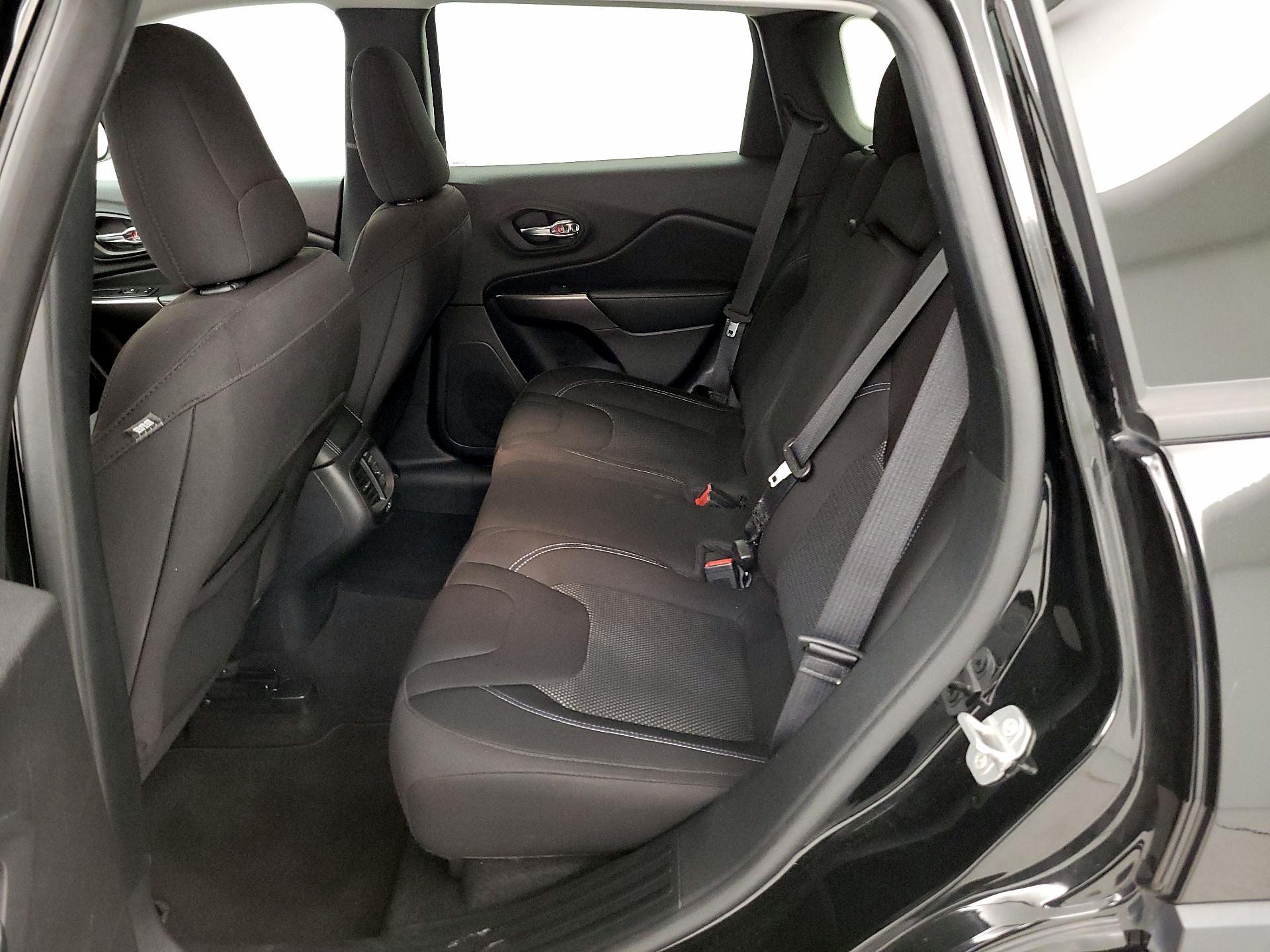 Thumbnail: 2020 Jeep Cherokee - 19