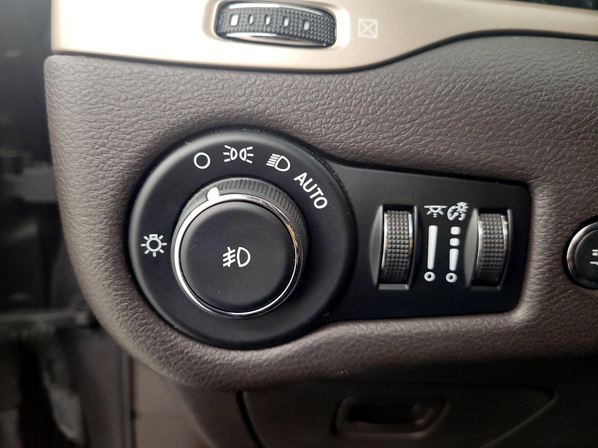 Thumbnail: 2015 Jeep Cherokee - 13