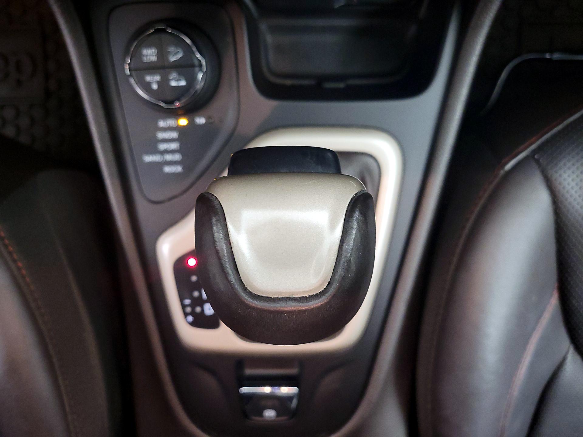 Thumbnail: 2015 Jeep Cherokee - 17