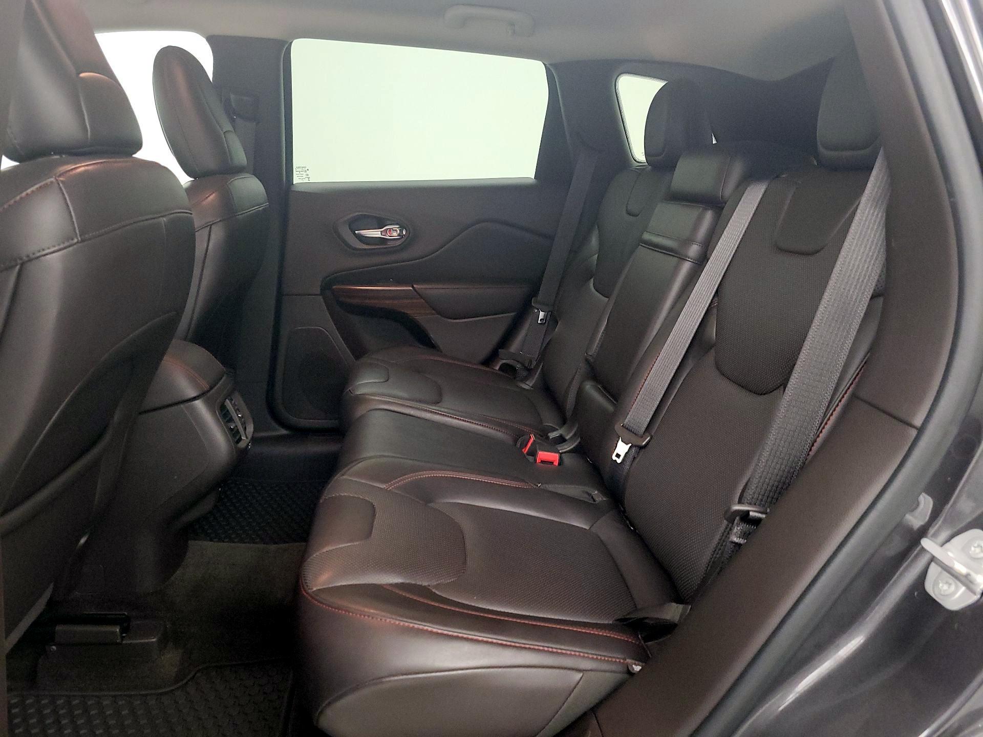 Thumbnail: 2015 Jeep Cherokee - 18