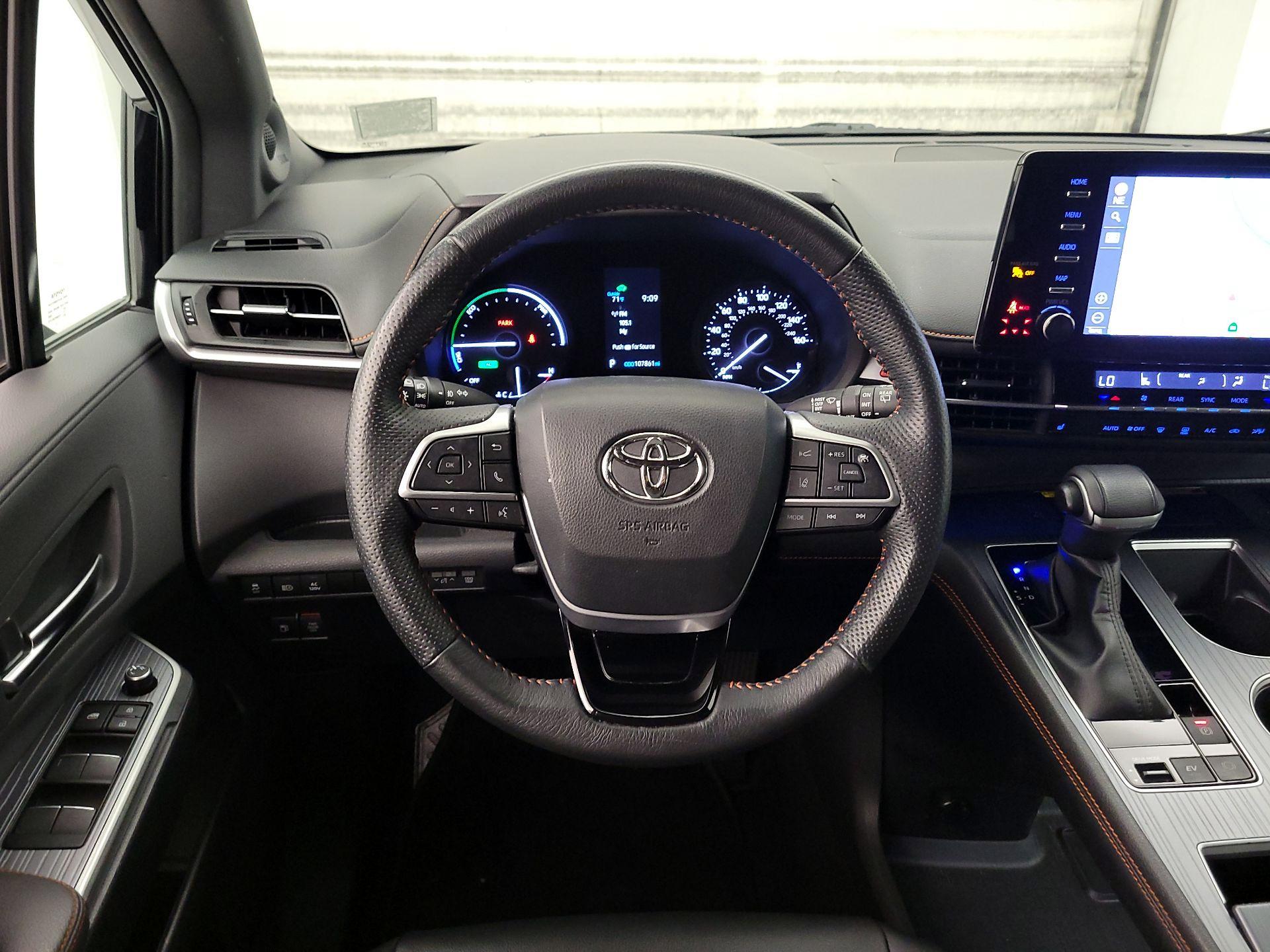 Thumbnail: 2022 Toyota Sienna - 10