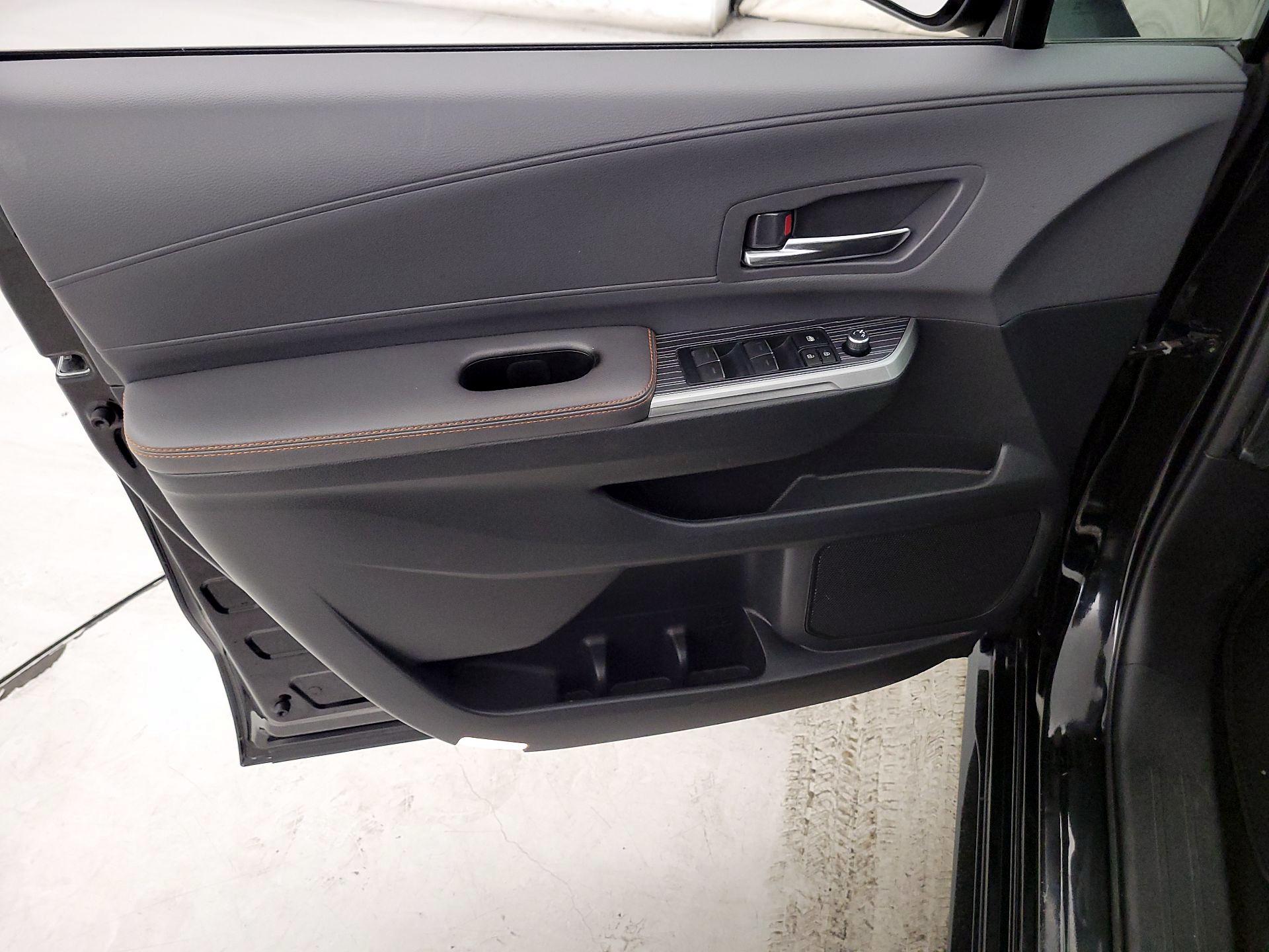 Thumbnail: 2022 Toyota Sienna - 12