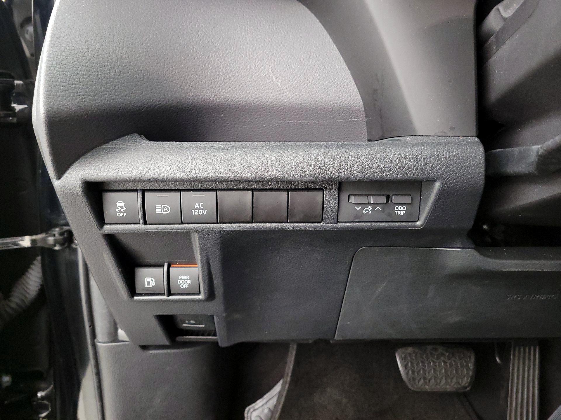 Thumbnail: 2022 Toyota Sienna - 13