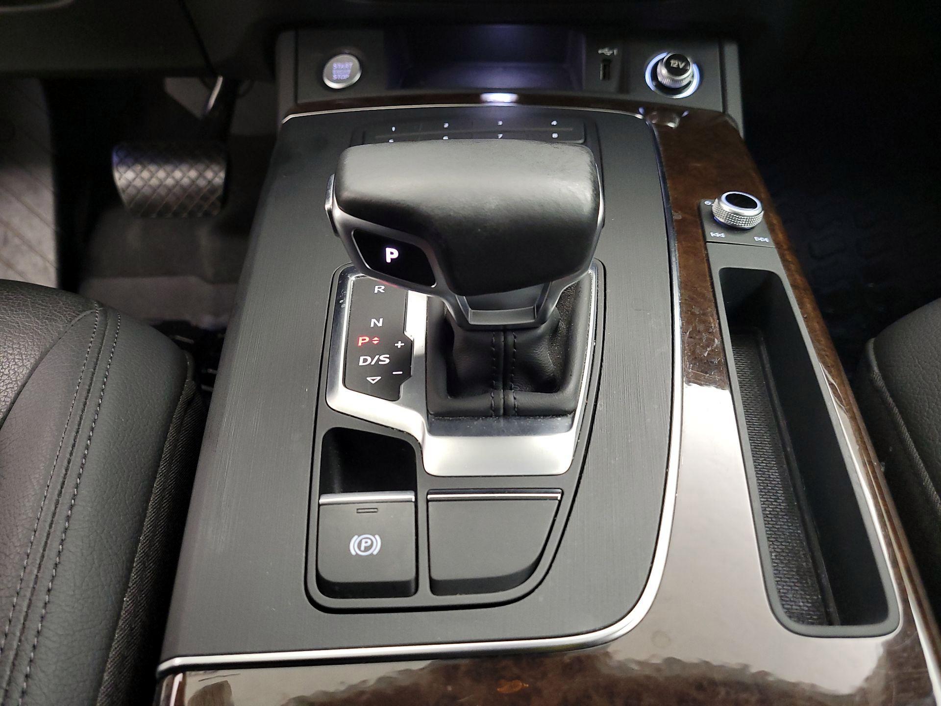 Thumbnail: 2020 Audi Q5 - 17